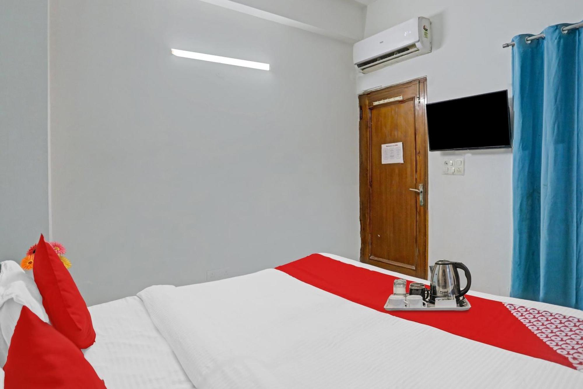 O Premium Near Dlf Avenue Saket 3* New Delhi