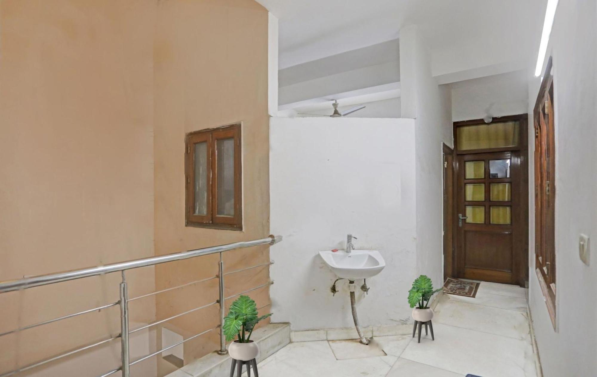 O Premium Near Dlf Avenue Saket New Delhi