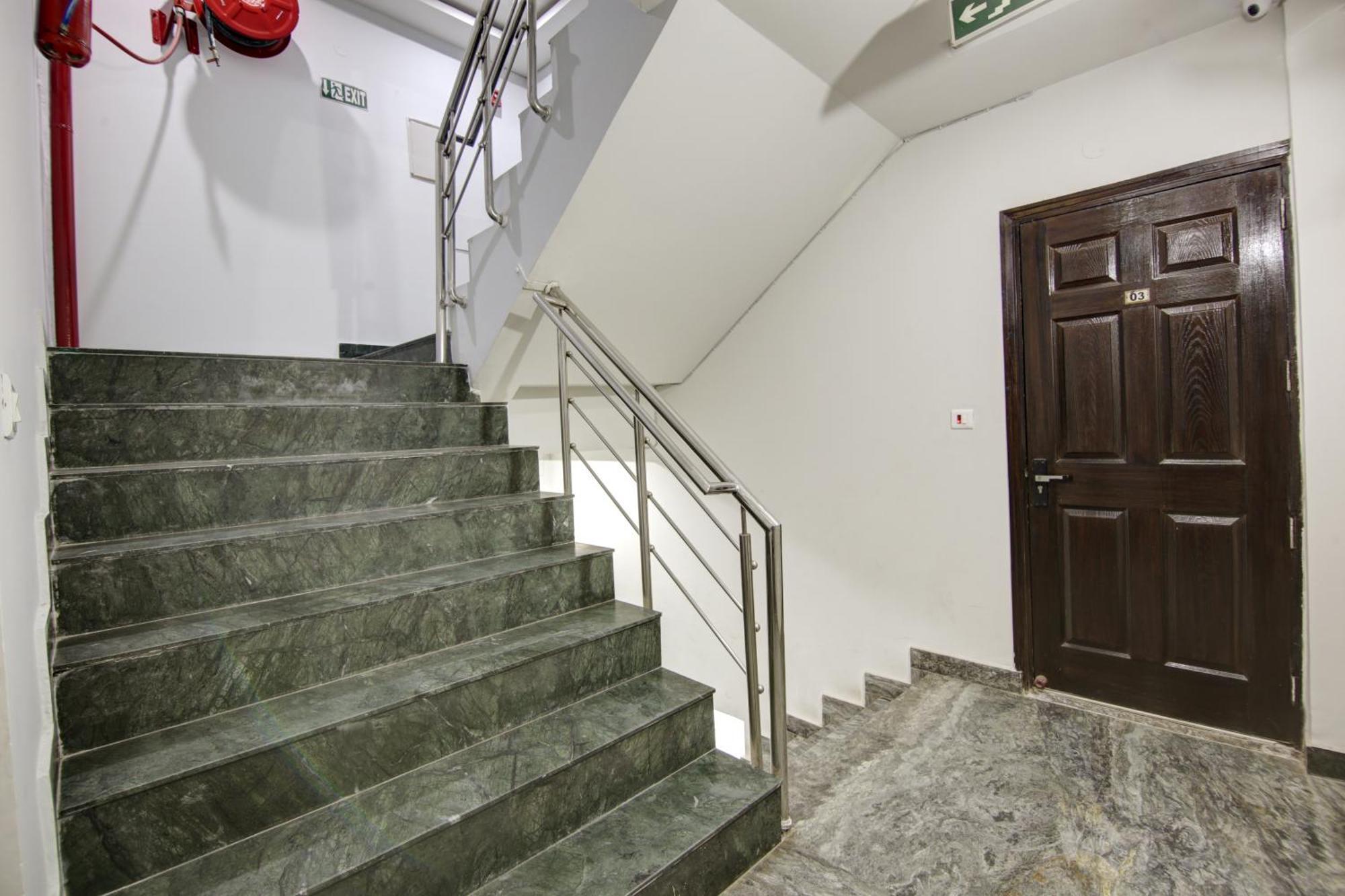 Hostel S B Near Railway Station Paharganj *