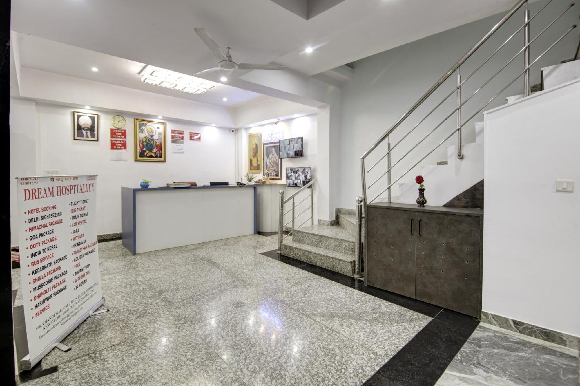 S B Near Railway Station Paharganj Hostel *