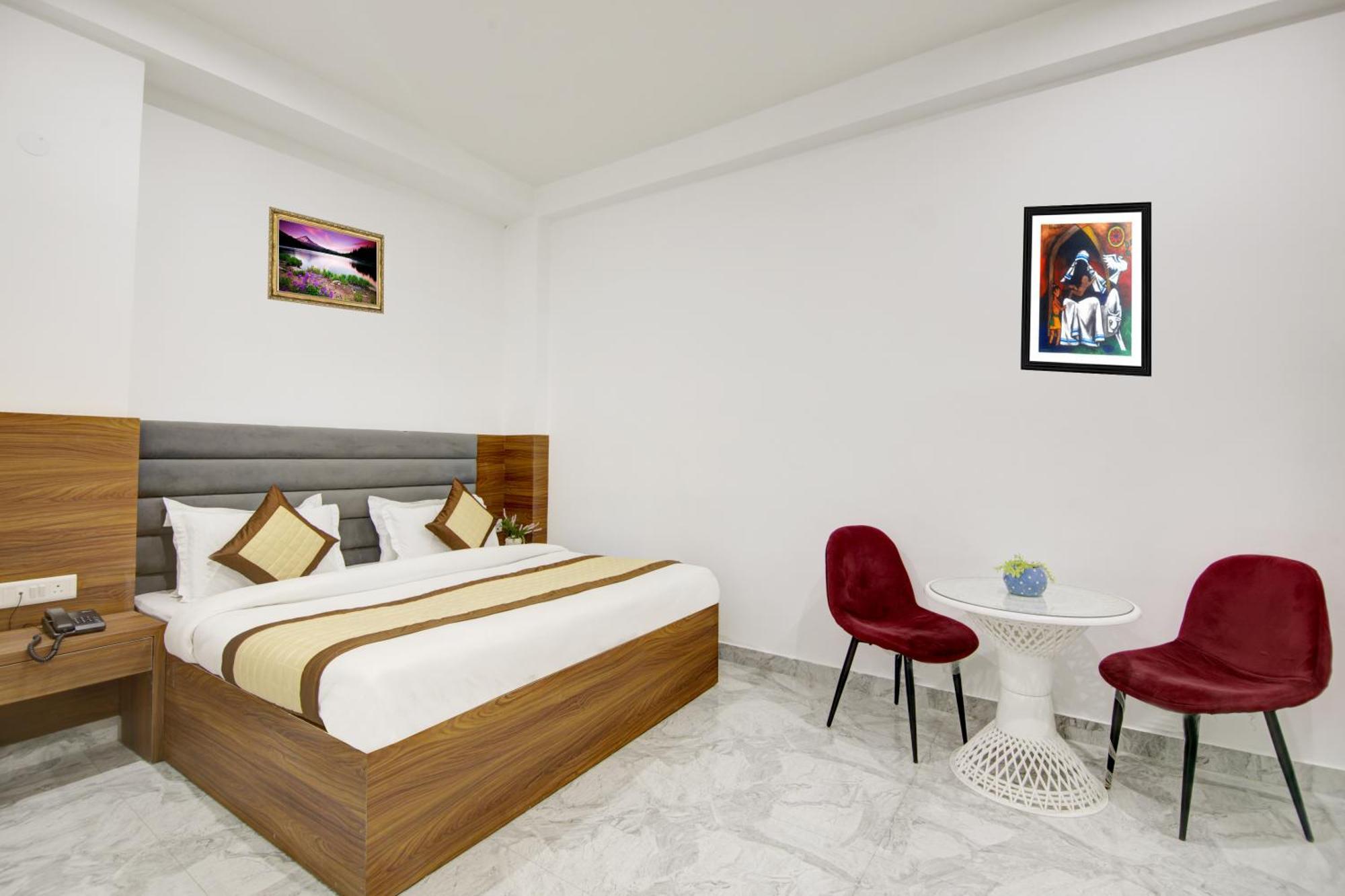 Hostel S B Near Railway Station Paharganj