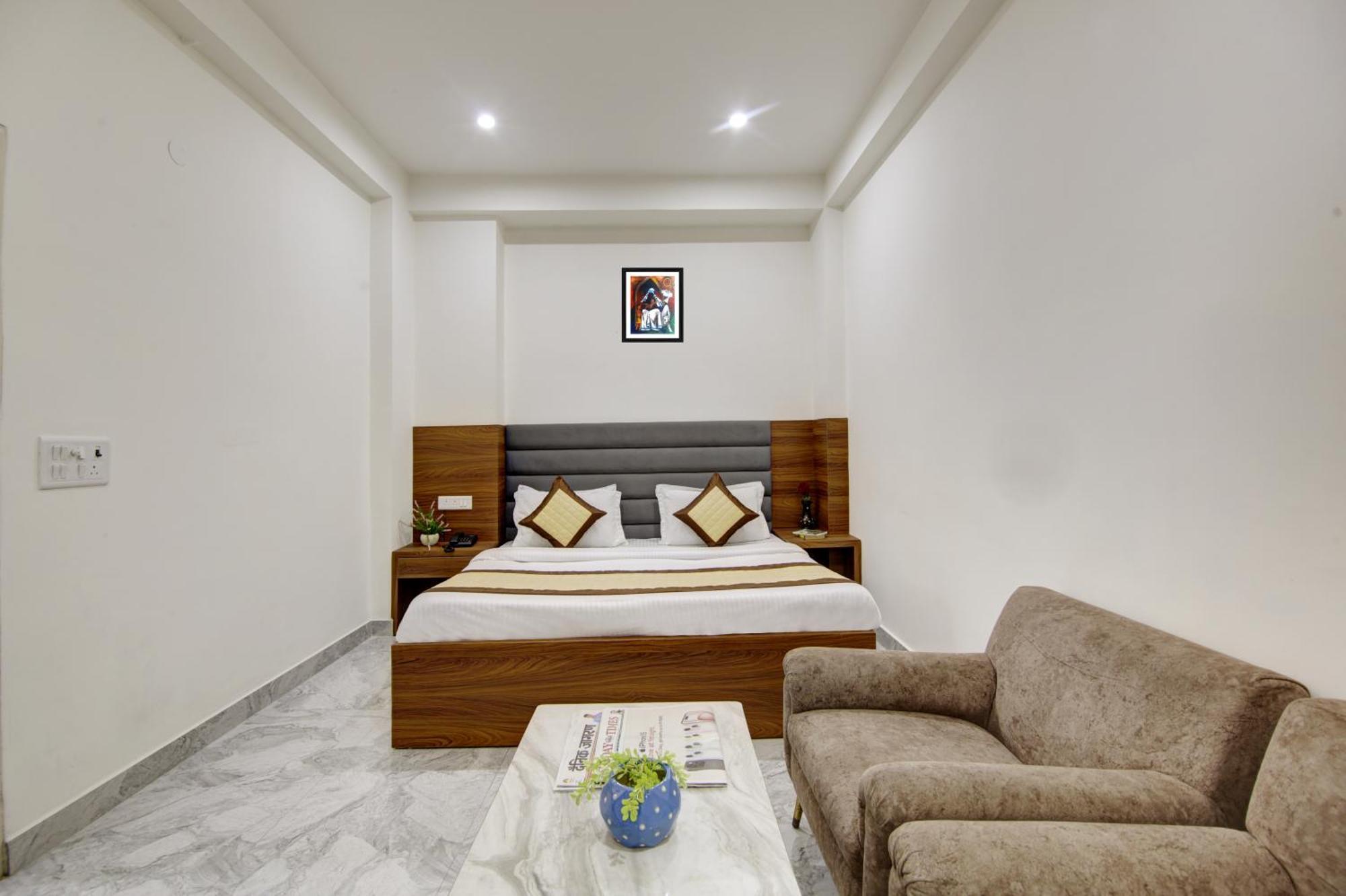 Hostel S B Near Railway Station Paharganj *