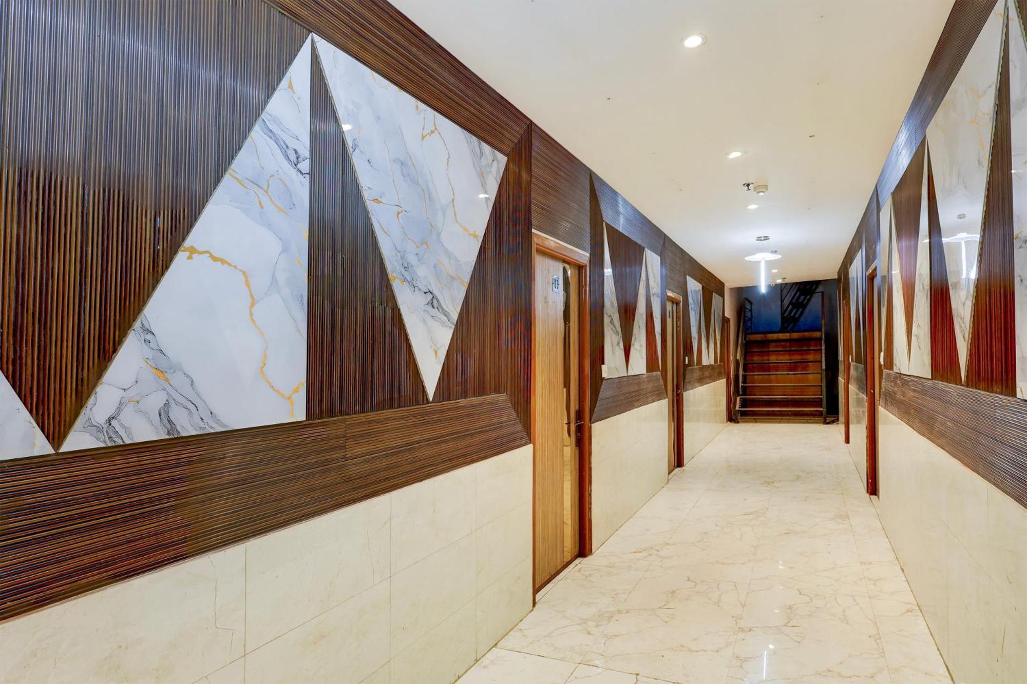 Super O Alipur Hotel 3*