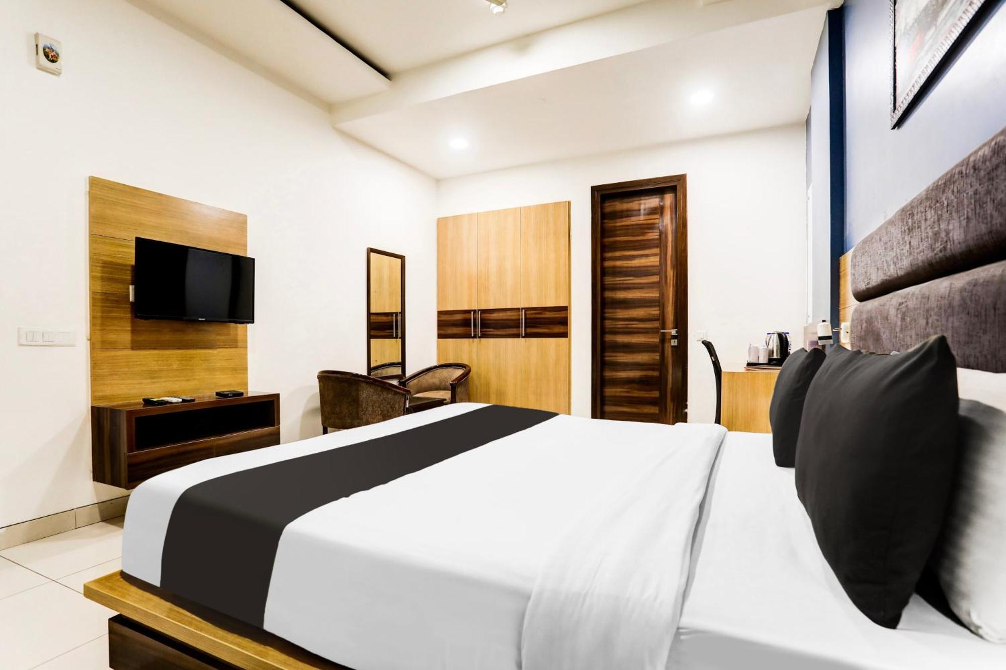 Super O Jmk Hotel