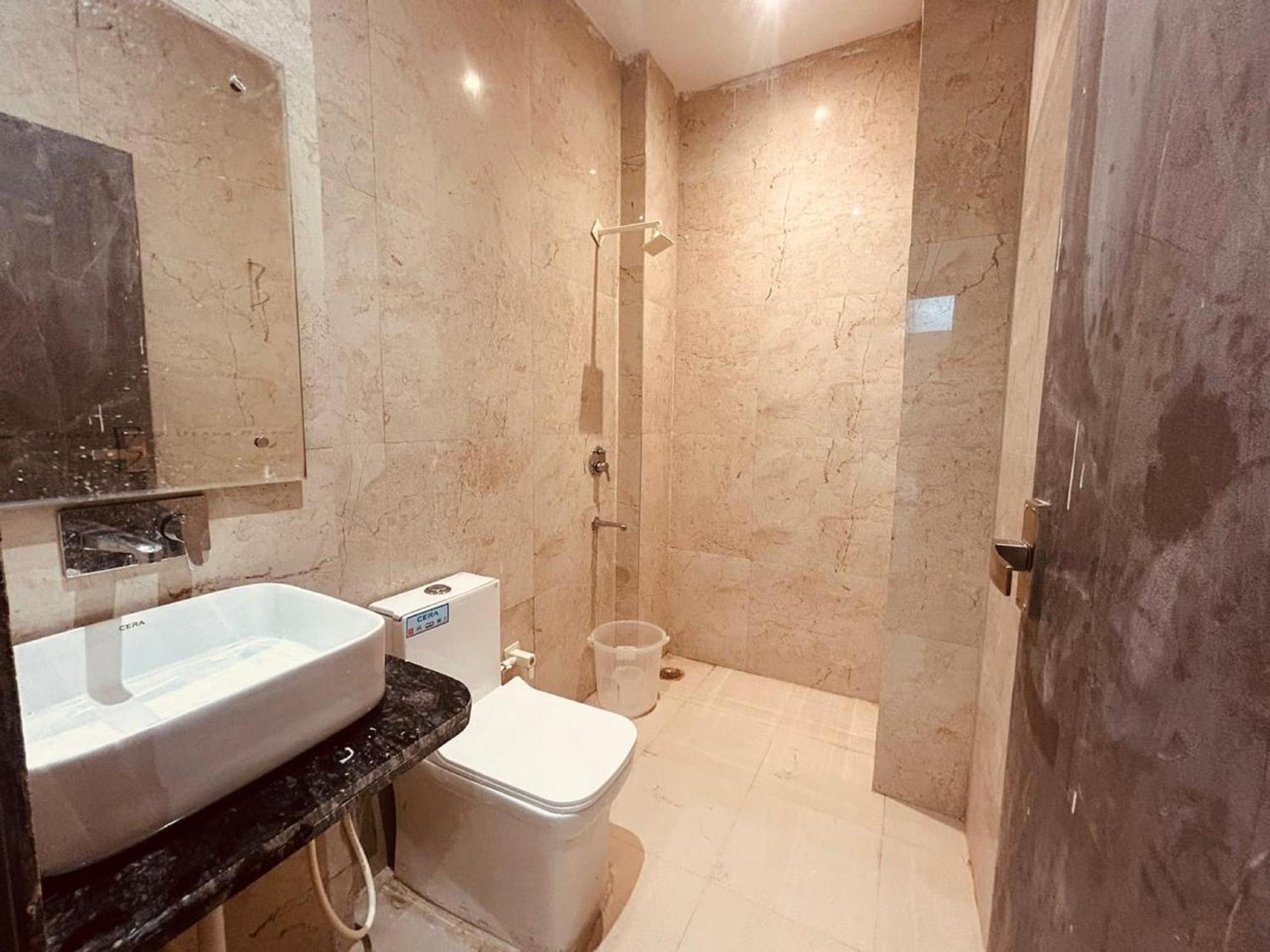 Hotel Shree Guru At New Delhi Railway Station Guest house *