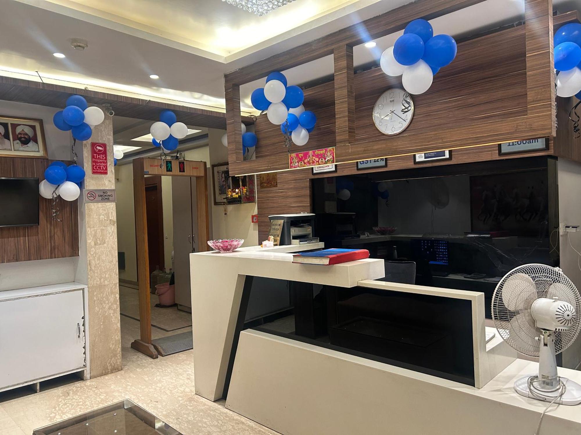 Guest house Hotel Shree Guru At New Delhi Railway Station