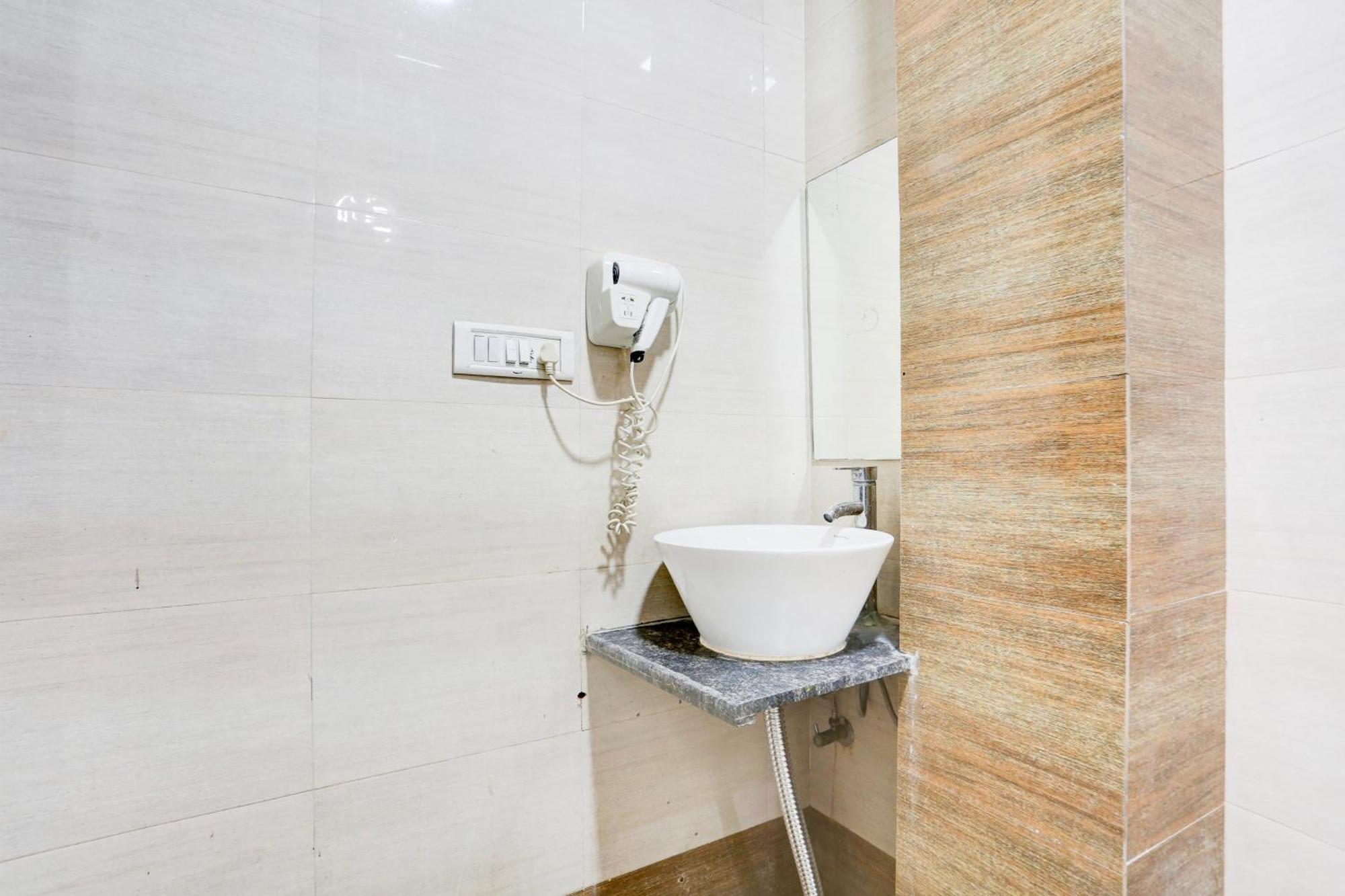 Super Collection O Mahipalpur Near Airport Formerly Jindal Palace Hotel