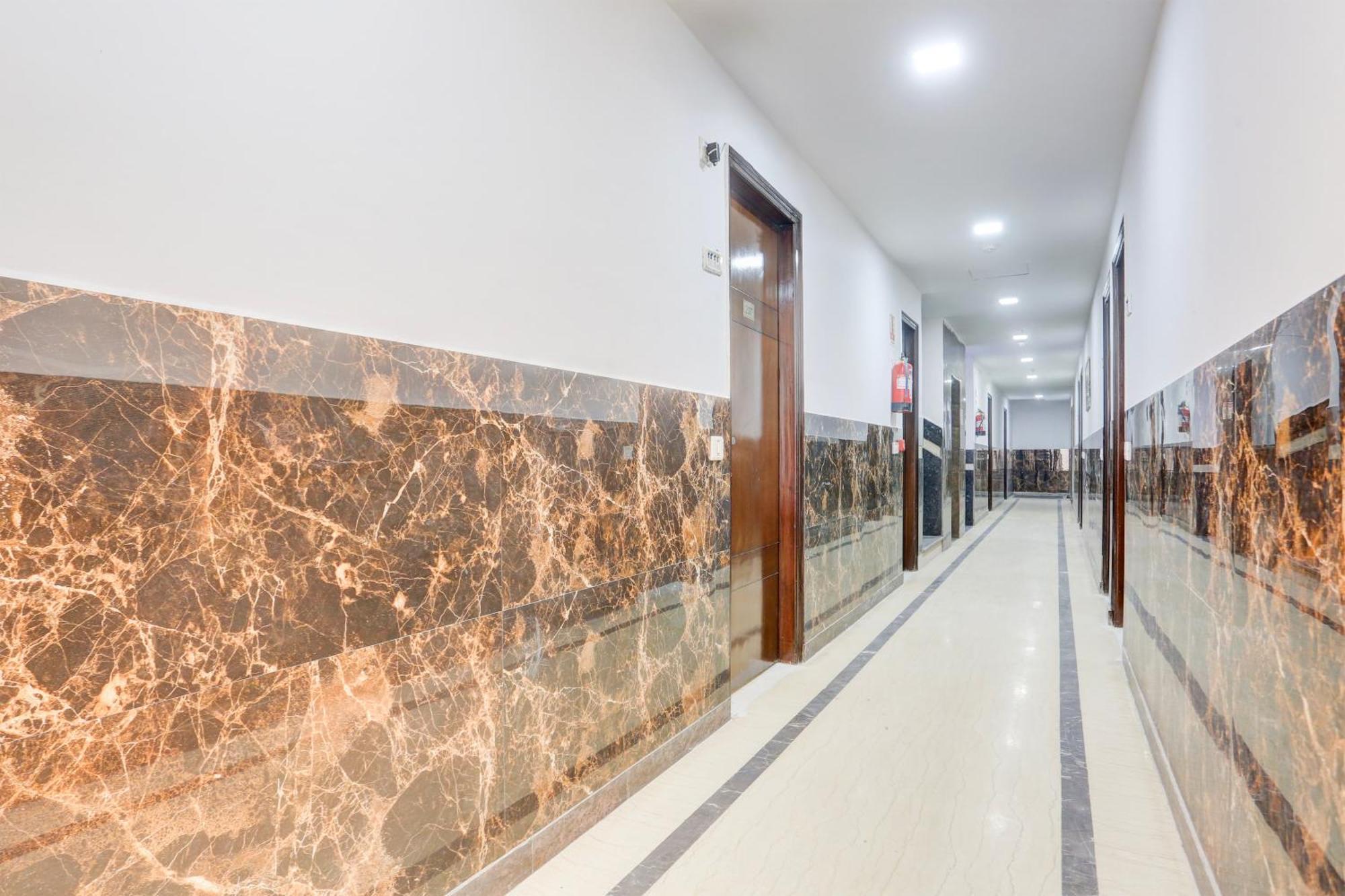 Collection O Mahipalpur Near Airport Formerly Jindal Palace Hotel