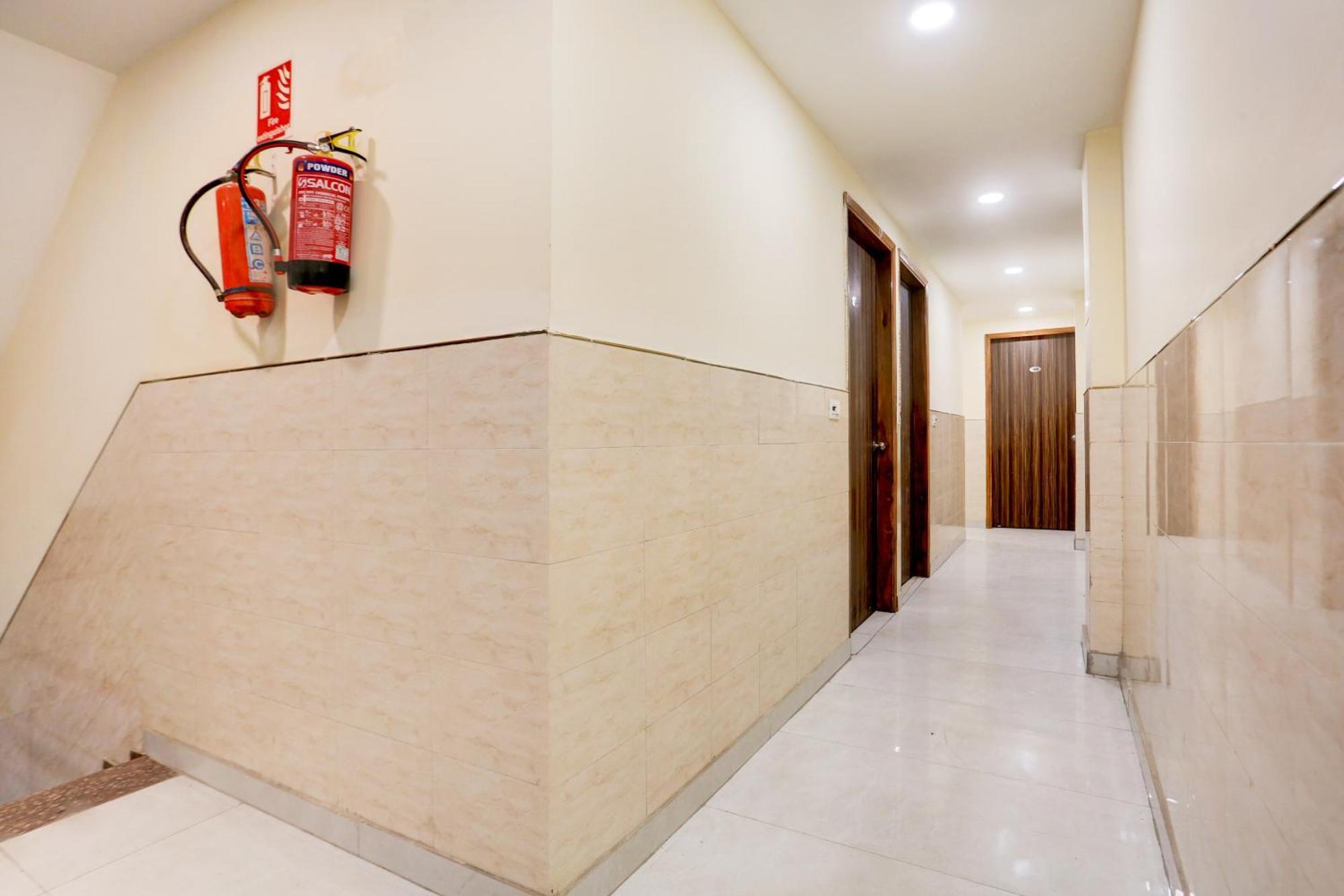 Collection O Mahipalpur Road No 4 Formerly Shubh 3*