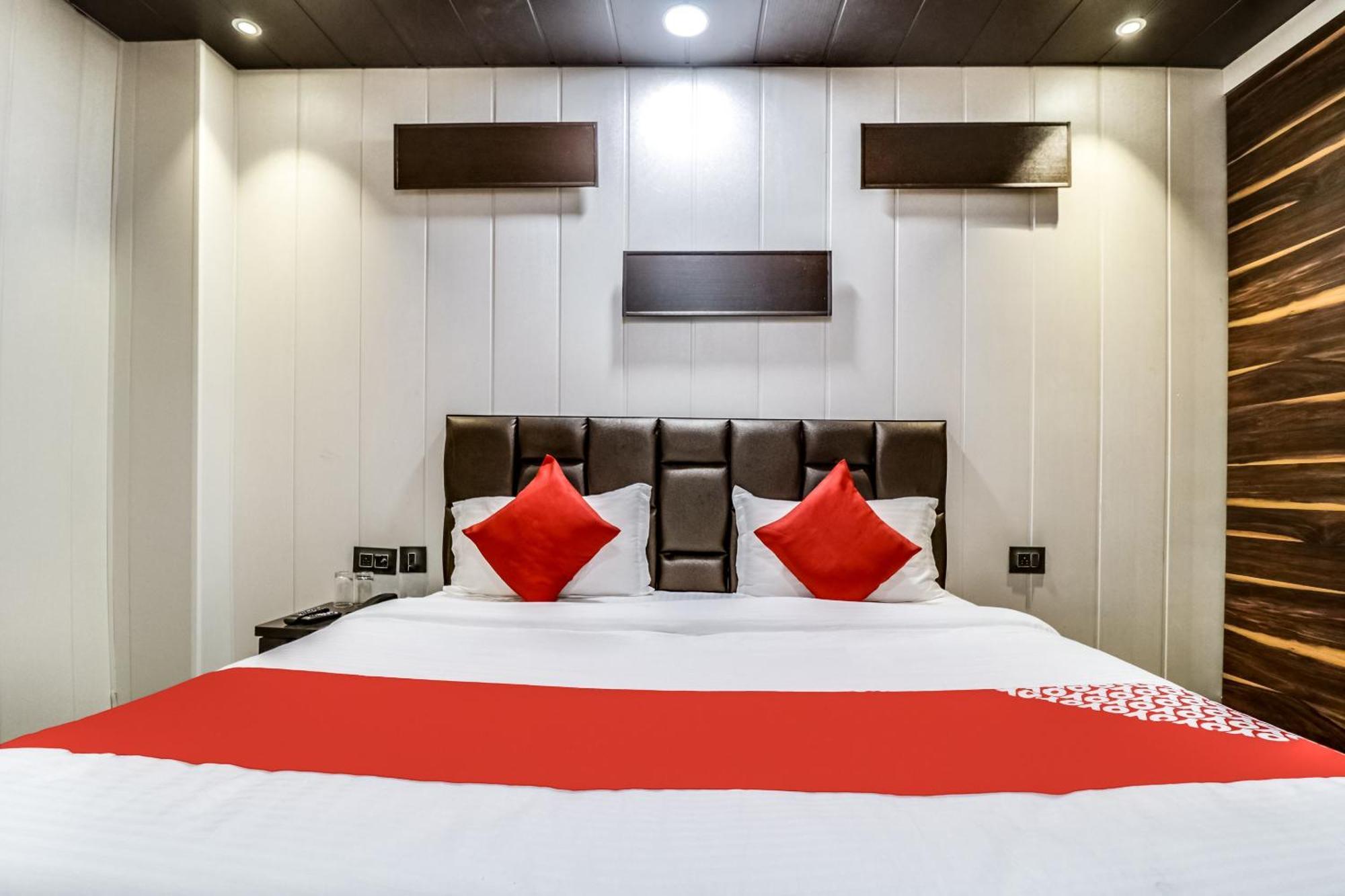 Hotel Jps Galaxy Near Pvr Vikaspuri 3*