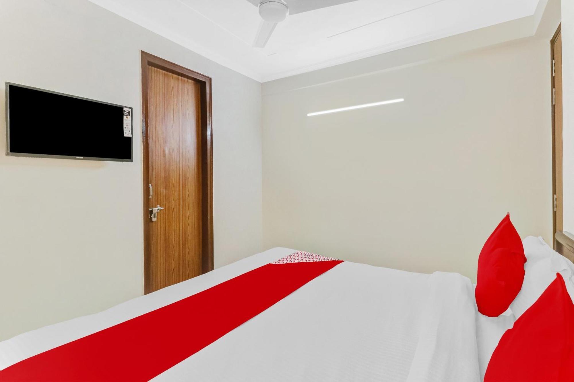 O South Plaza Near Qutab Minar Metro Station Hotel