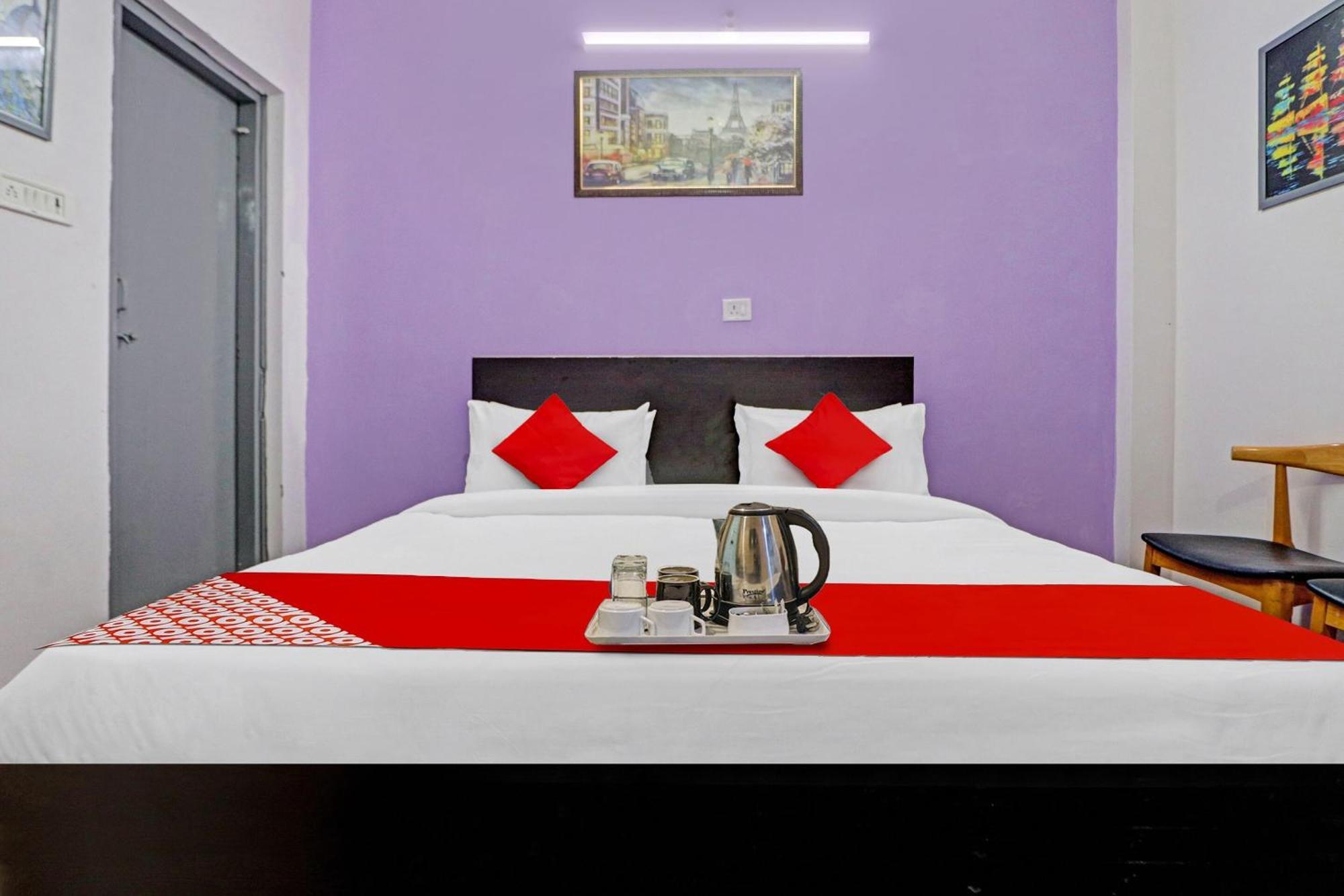 Hotel The Town House Jps Near Live Well Pharmacy Delhi (National Capital Territory of India)