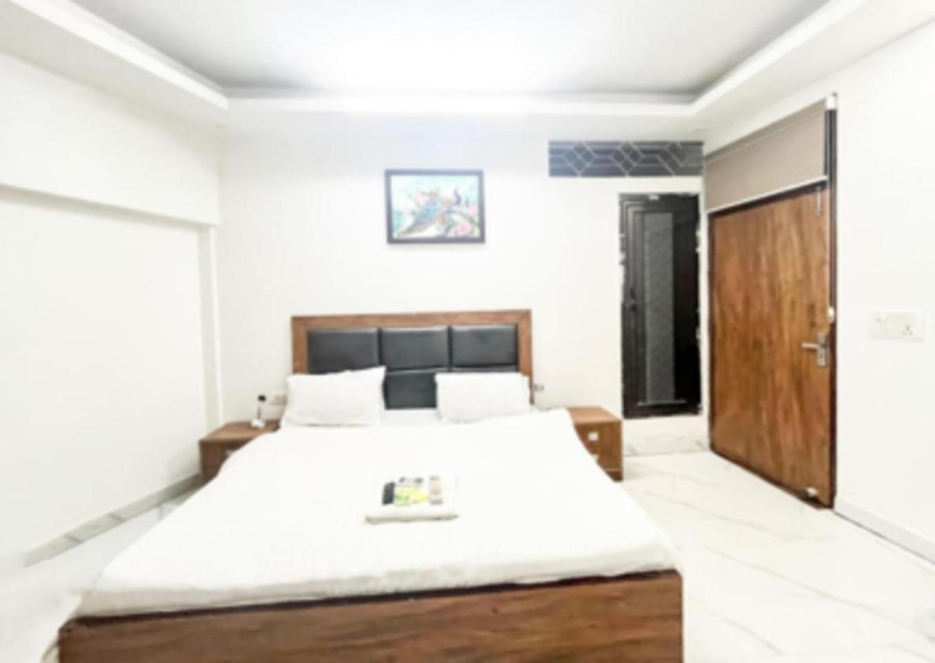 Kerala Home-5Mint From Hazrat Nizammudin Railway Station Hotel