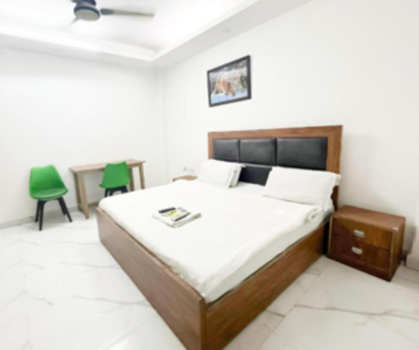 Kerala Home-5Mint From Hazrat Nizammudin Railway Station Hotel New Delhi