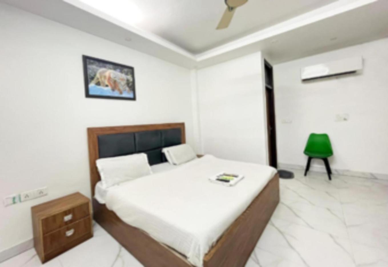 Kerala Home-5Mint From Hazrat Nizammudin Railway Station Hotel