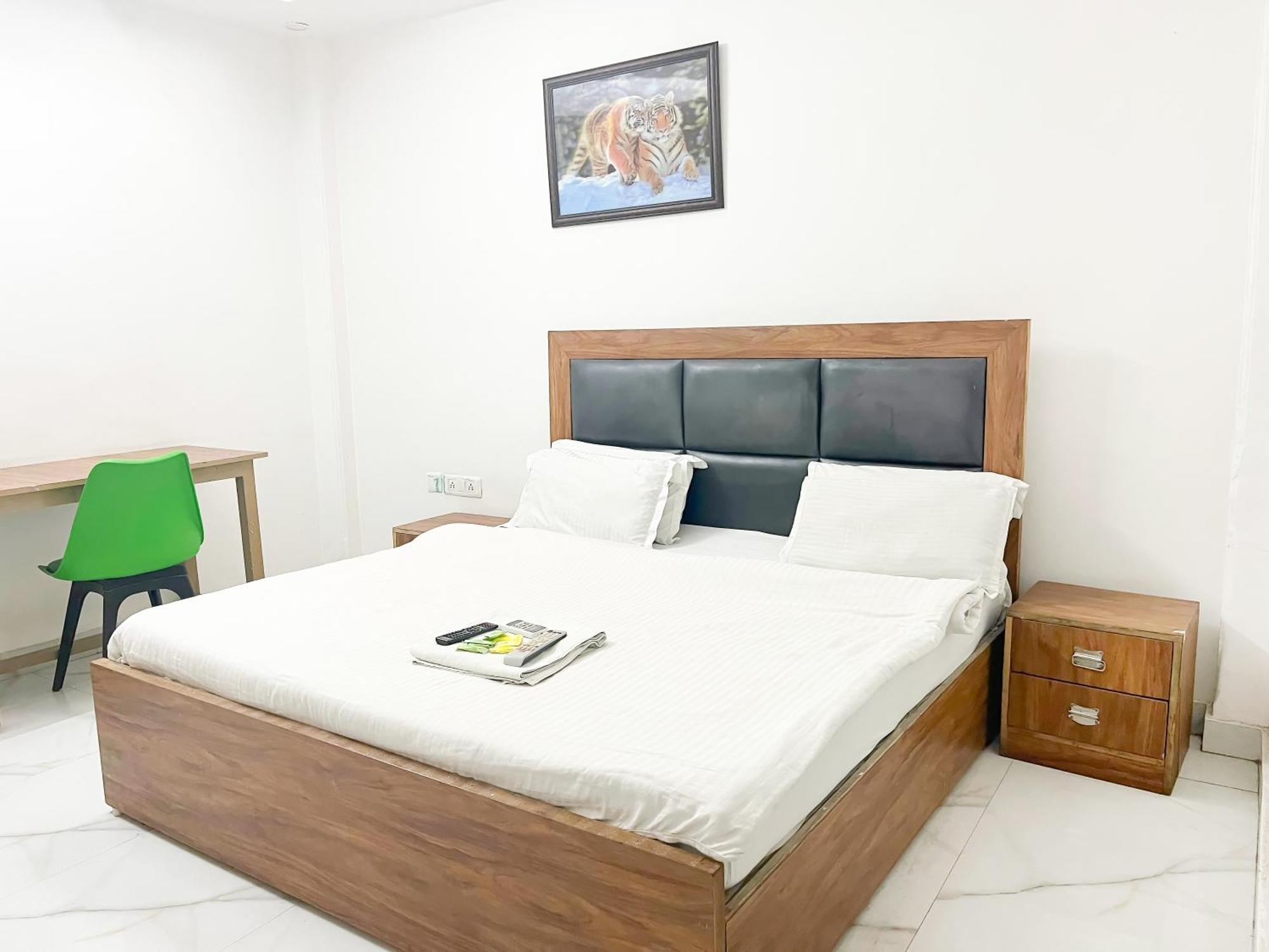 Hotel Kerala Home-5Mint From Hazrat Nizammudin Railway Station
