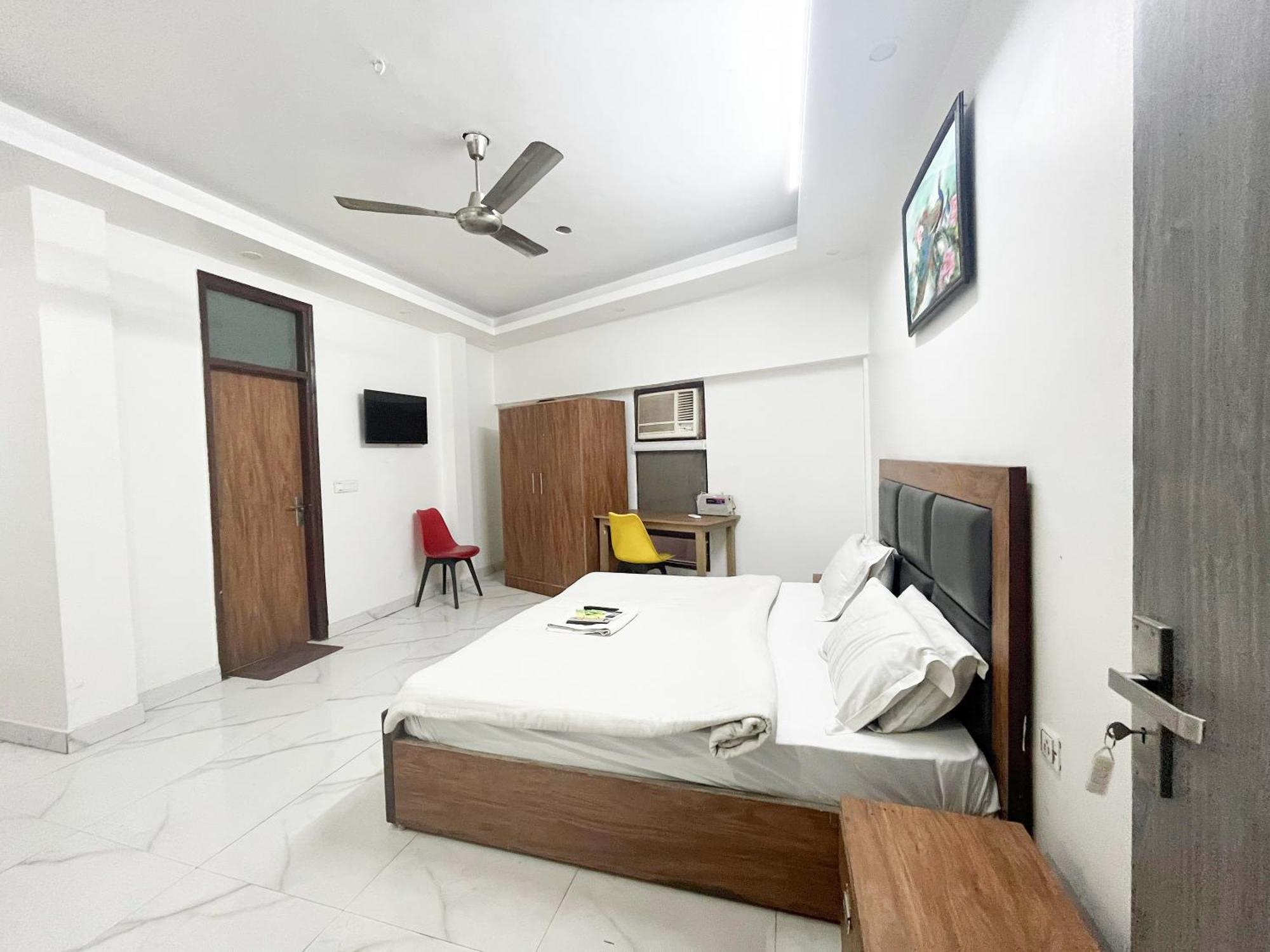 Kerala Home-5Mint From Hazrat Nizammudin Railway Station Hotel