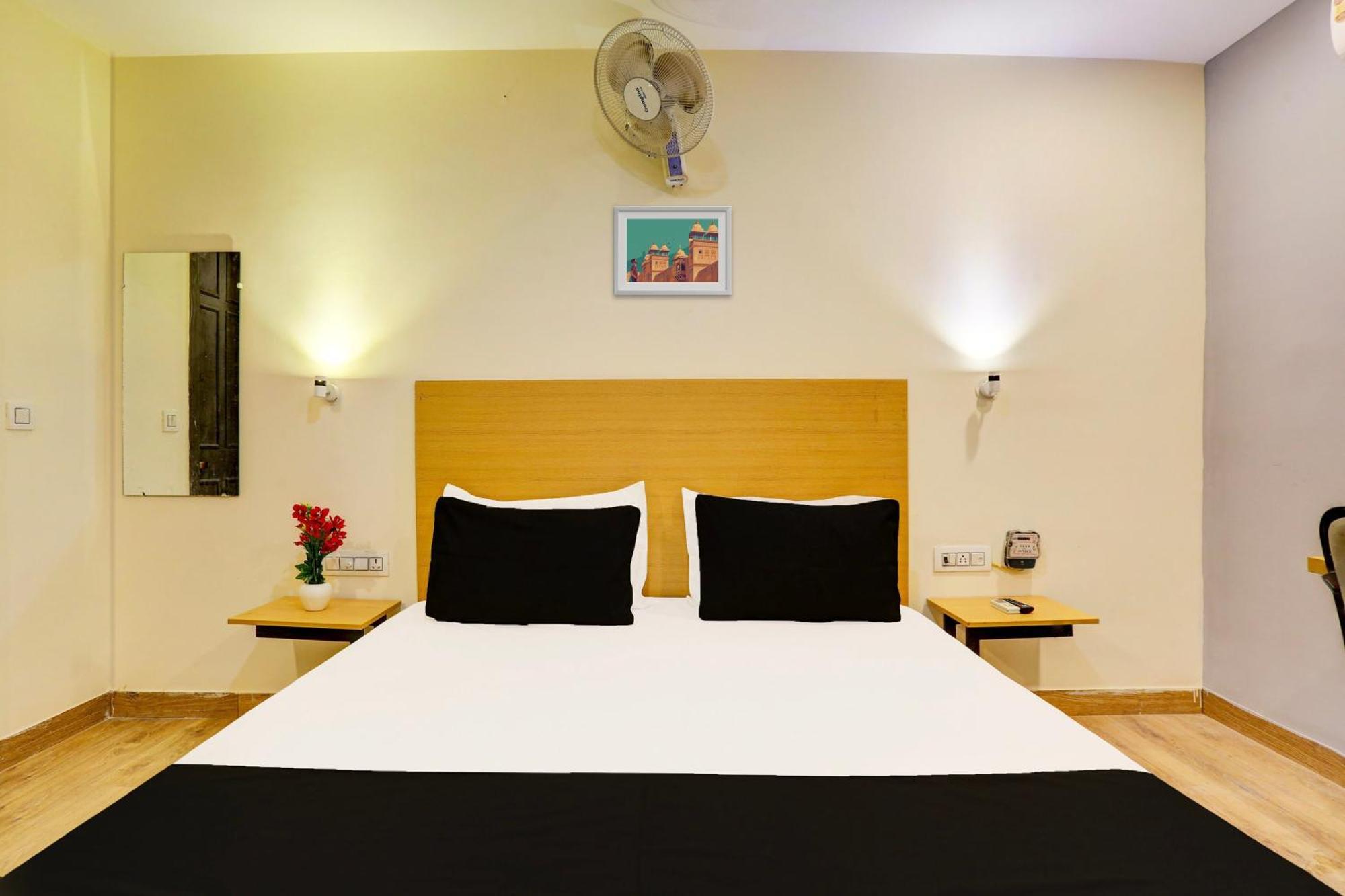 Super O Near Uttam Nagar East Metro Hotel New Delhi