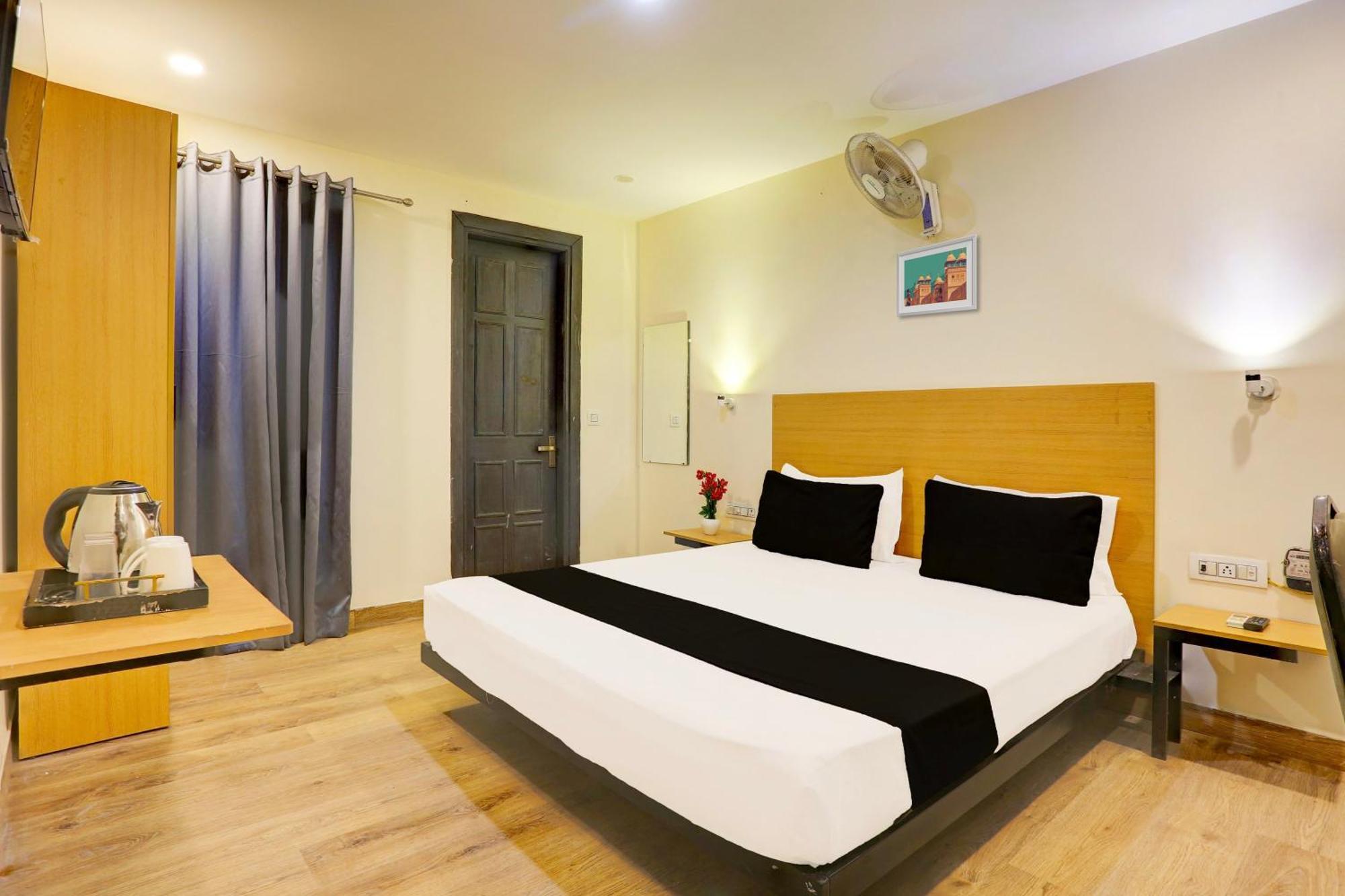 Super O Near Uttam Nagar East Metro Hotel