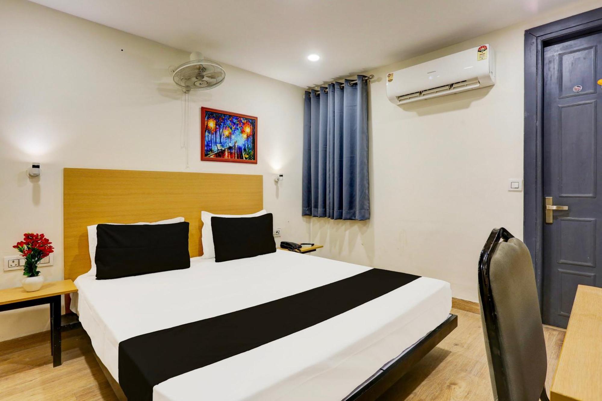 Super O Near Uttam Nagar East Metro Hotel