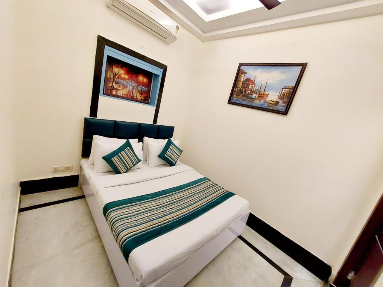 Khusbu Residency, Park Market 3*