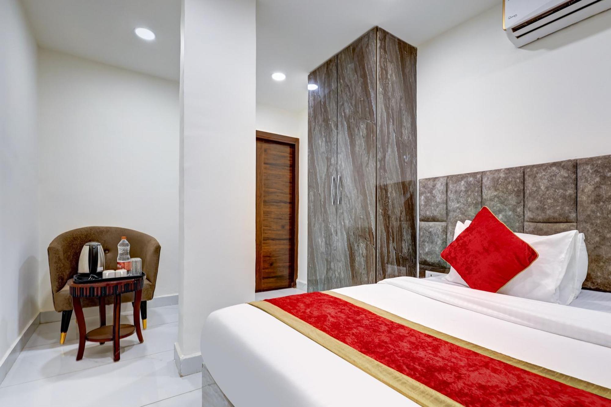 Hotel Airport Near Yashobhumi 3*