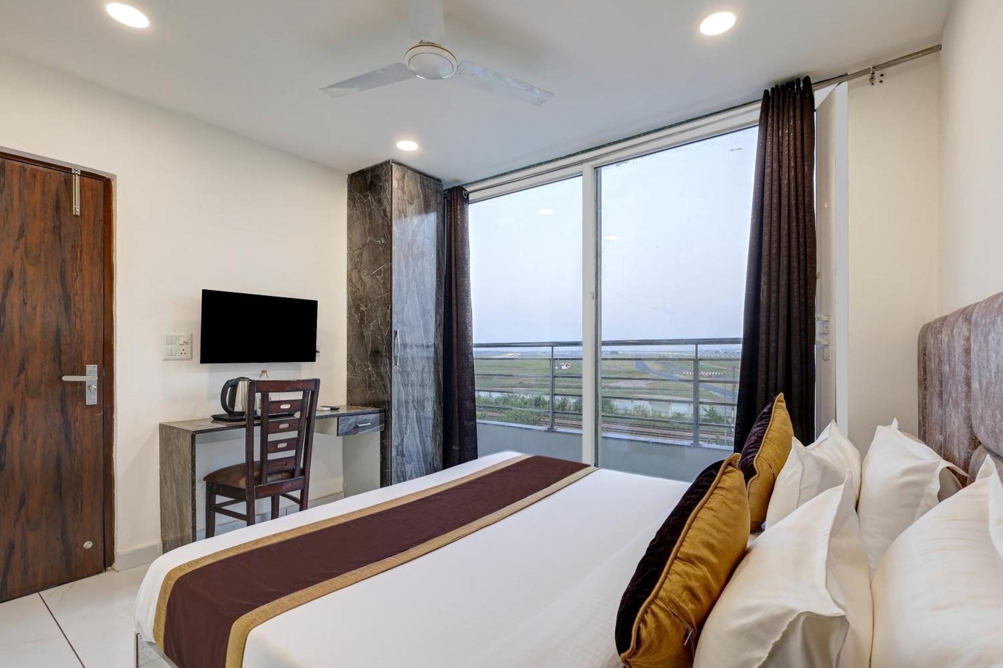 Airport Near Yashobhumi Hotel 3*