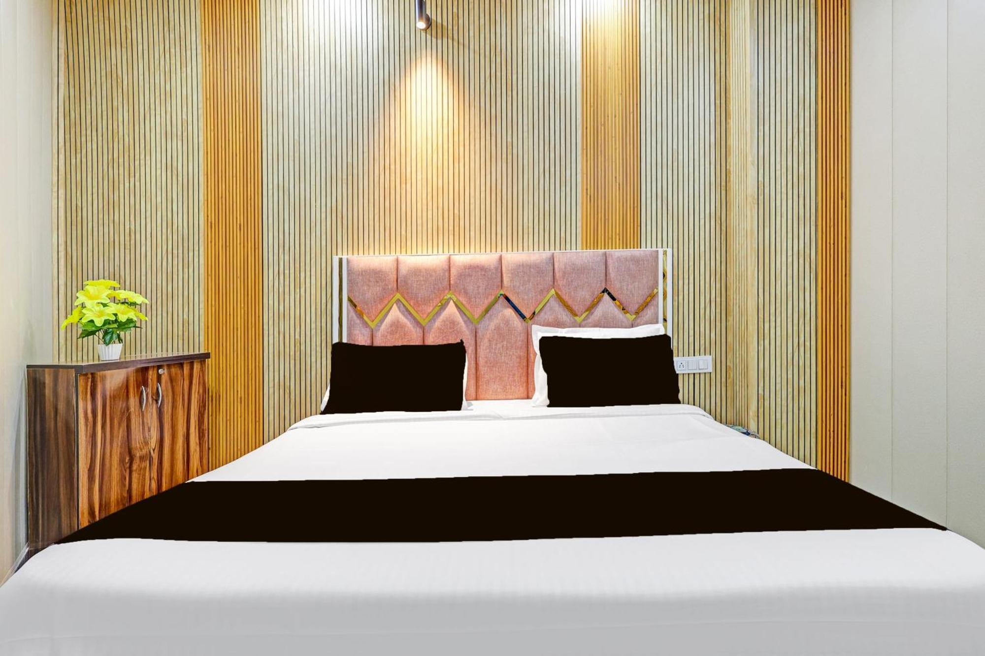 O Crown Hotel New Delhi