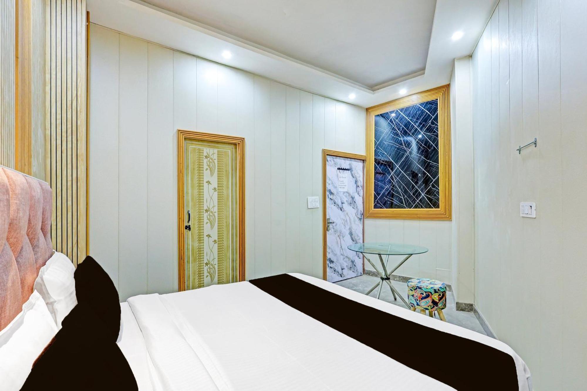 O Crown Hotel *