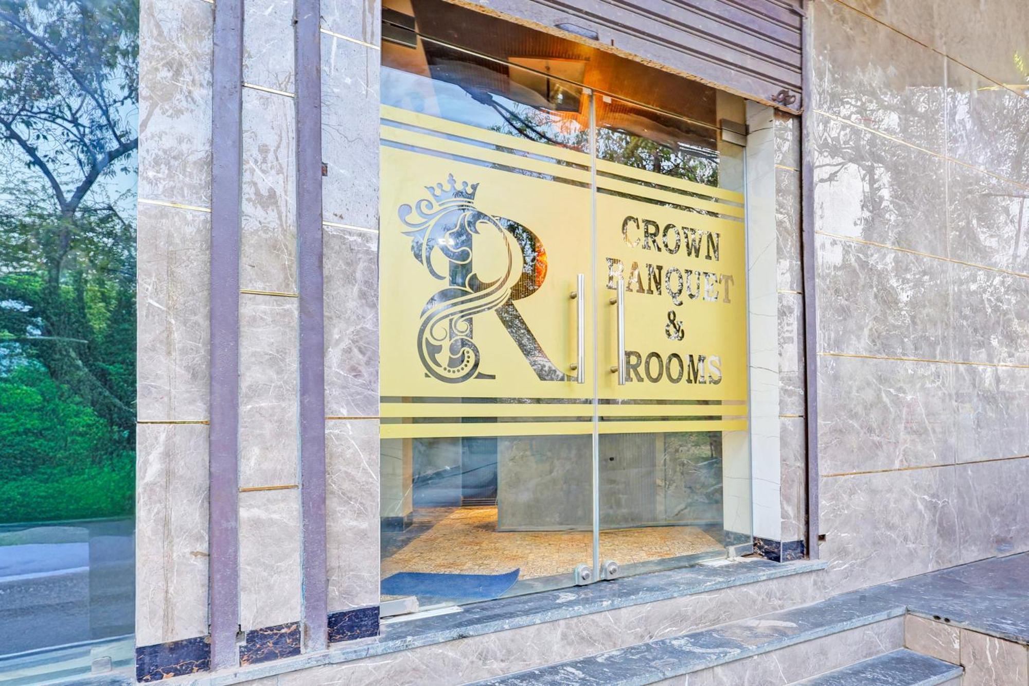 O Crown Hotel *