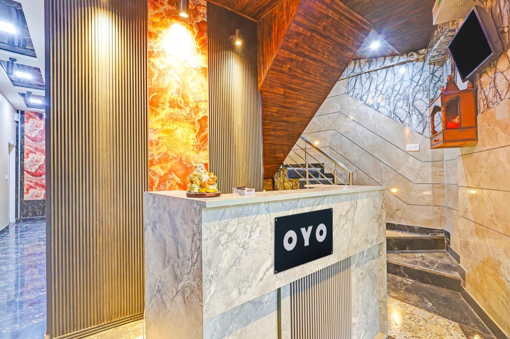 Hotel O Crown New Delhi