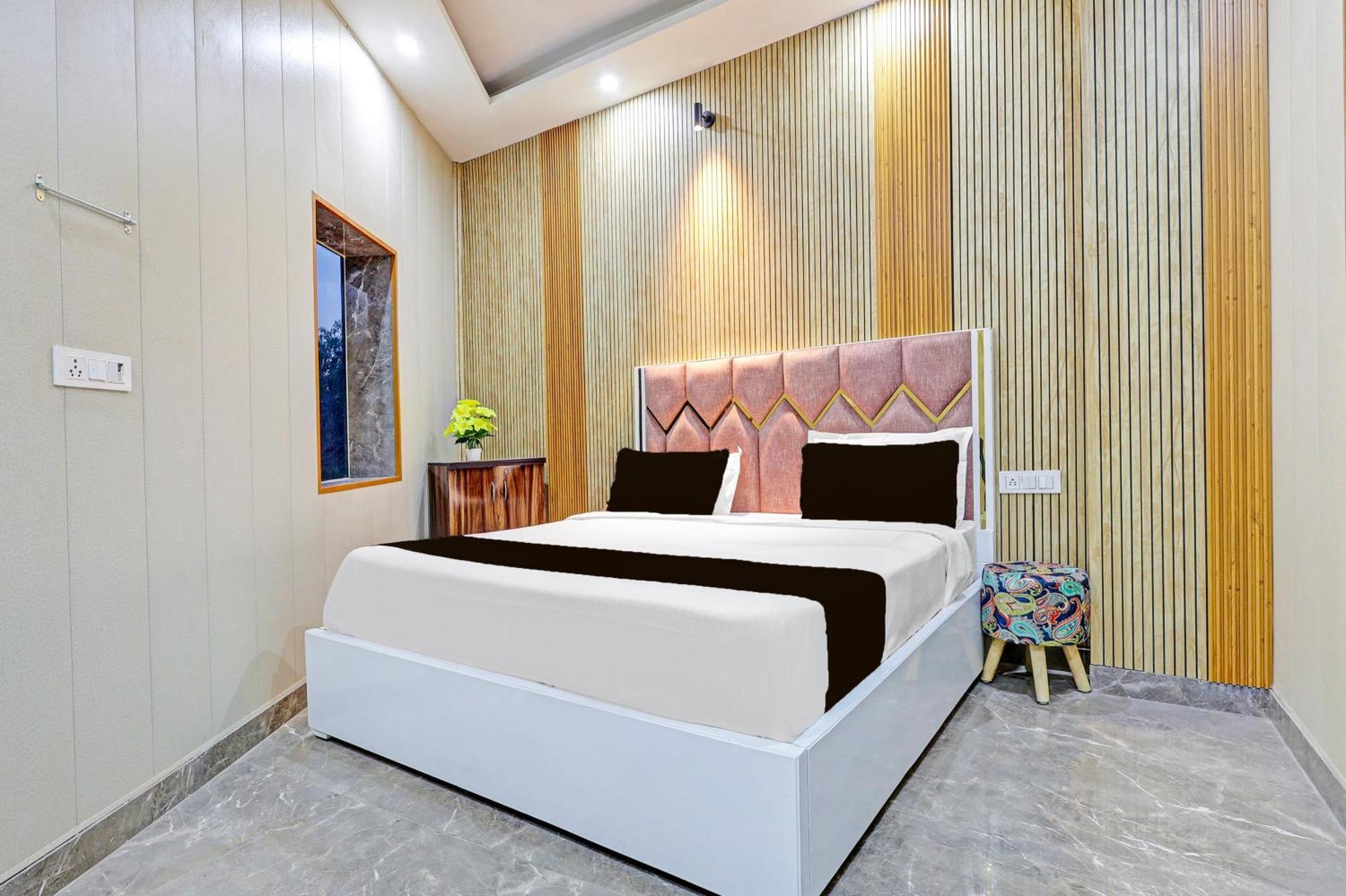 O Crown Hotel New Delhi