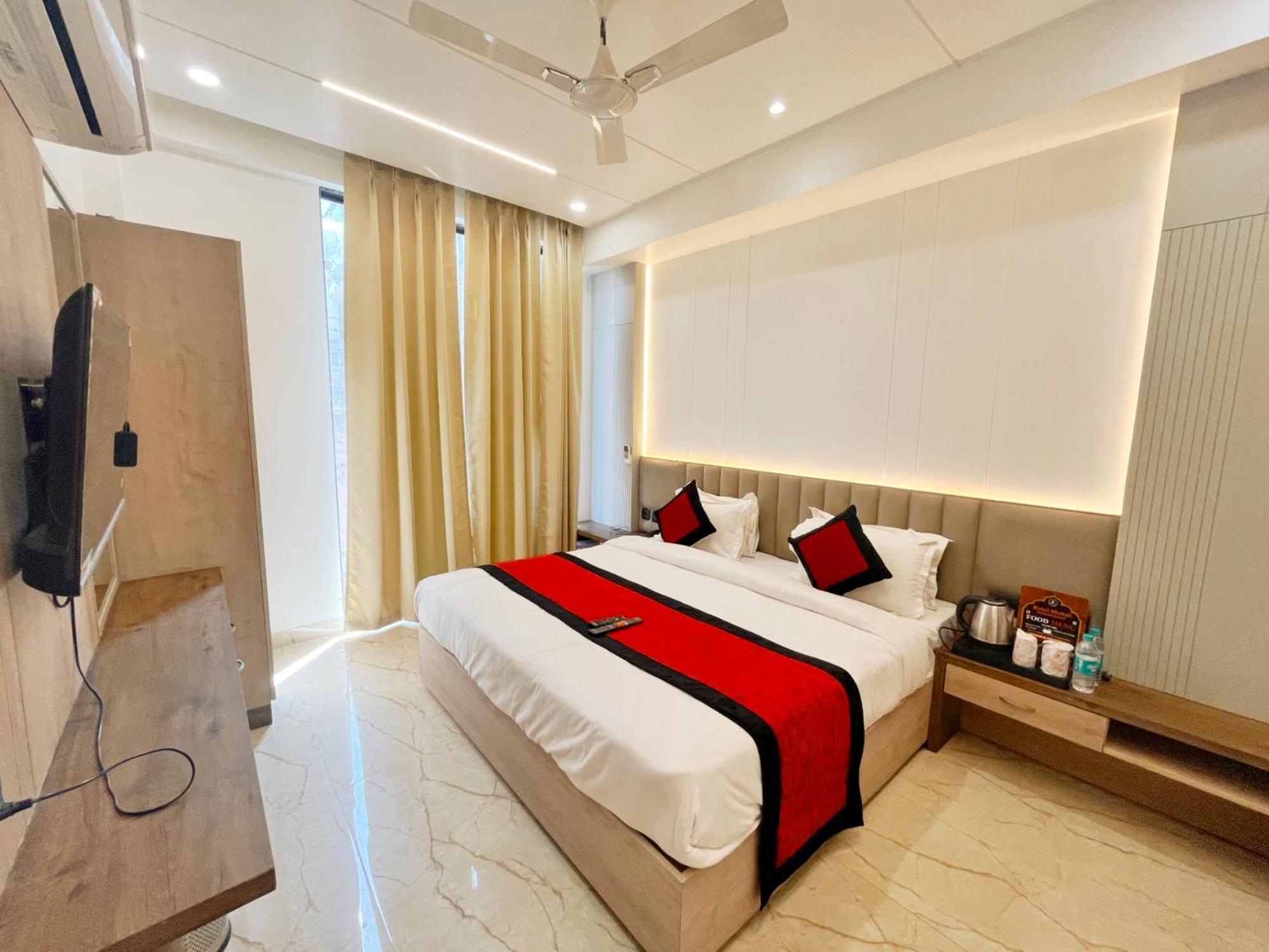 Mehul- A, Luxurious 5 Mint From Railway Station Hotel 4*