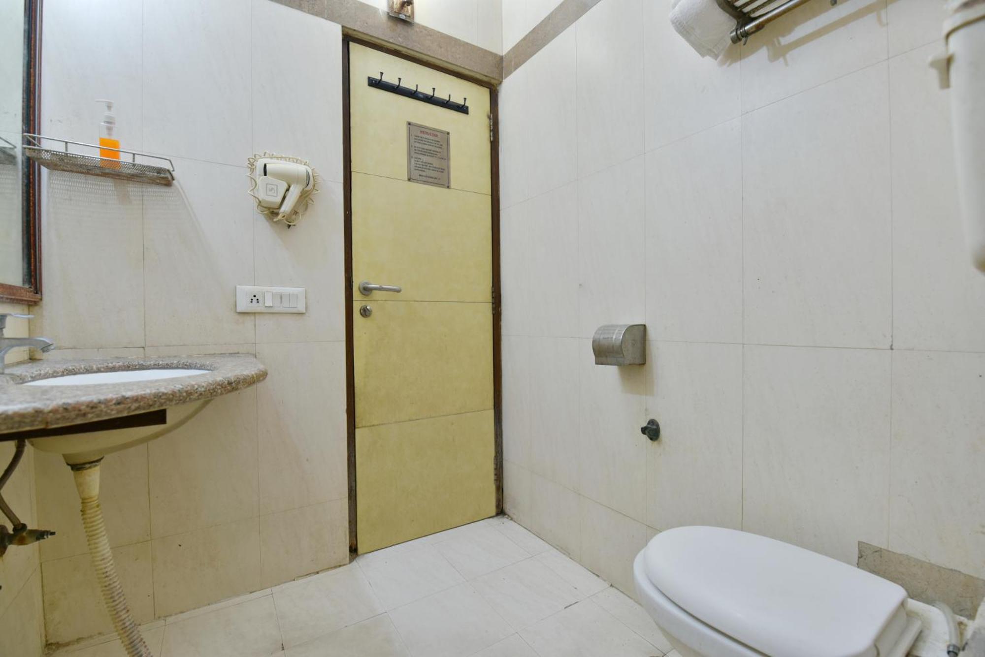 Hotel Perfect Pg In - Walking The Market New Delhi