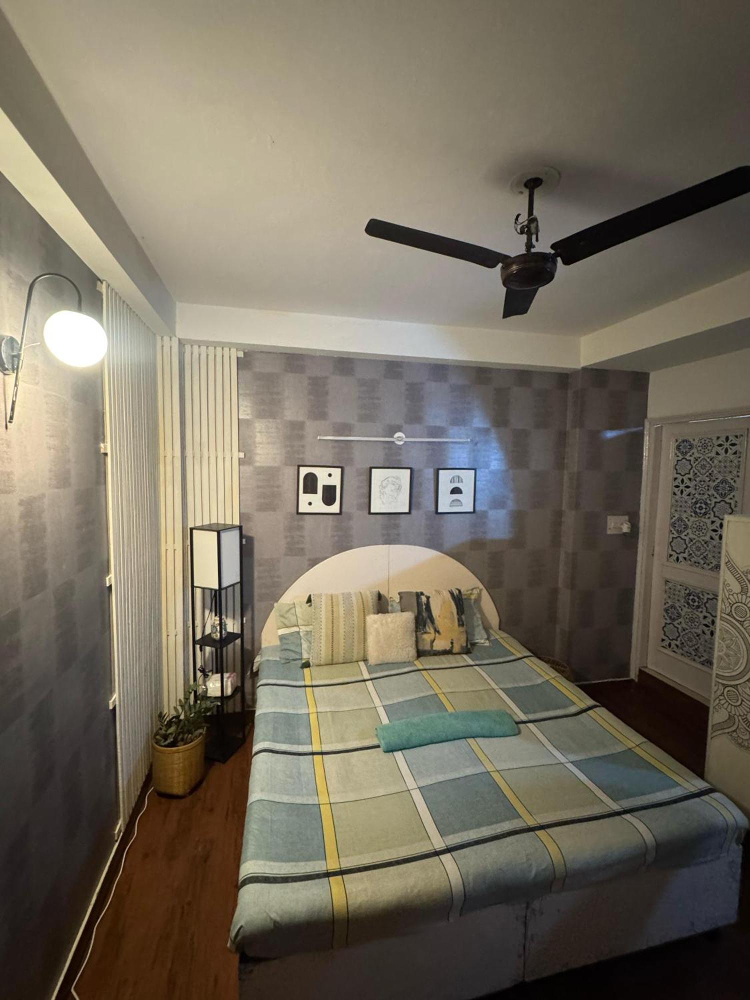 Guest house The Budget Room- With Washroom & Kitchenette *