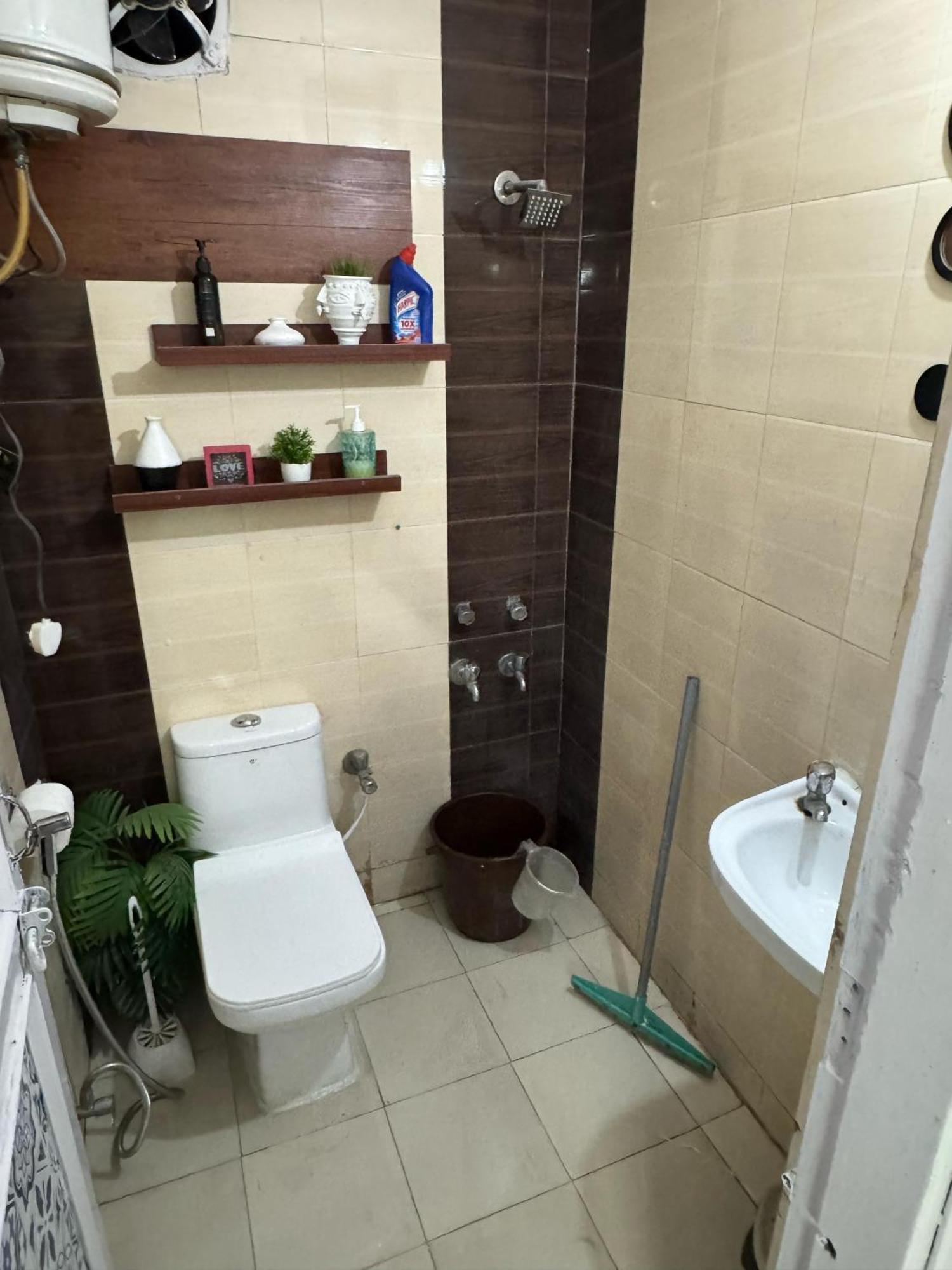 The Budget Room- With Washroom & Kitchenette Guest house *