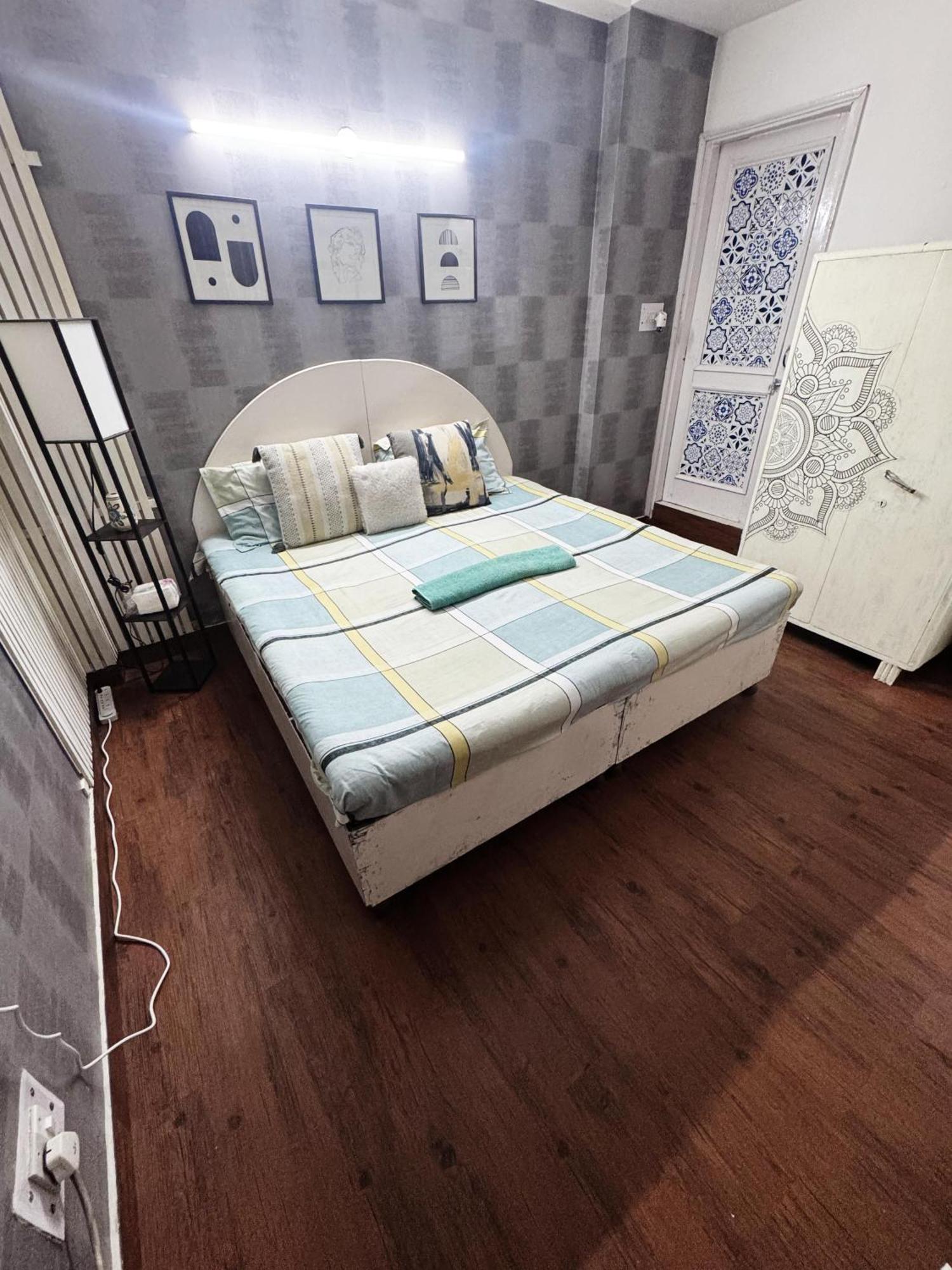 The Budget Room- With Washroom & Kitchenette *
