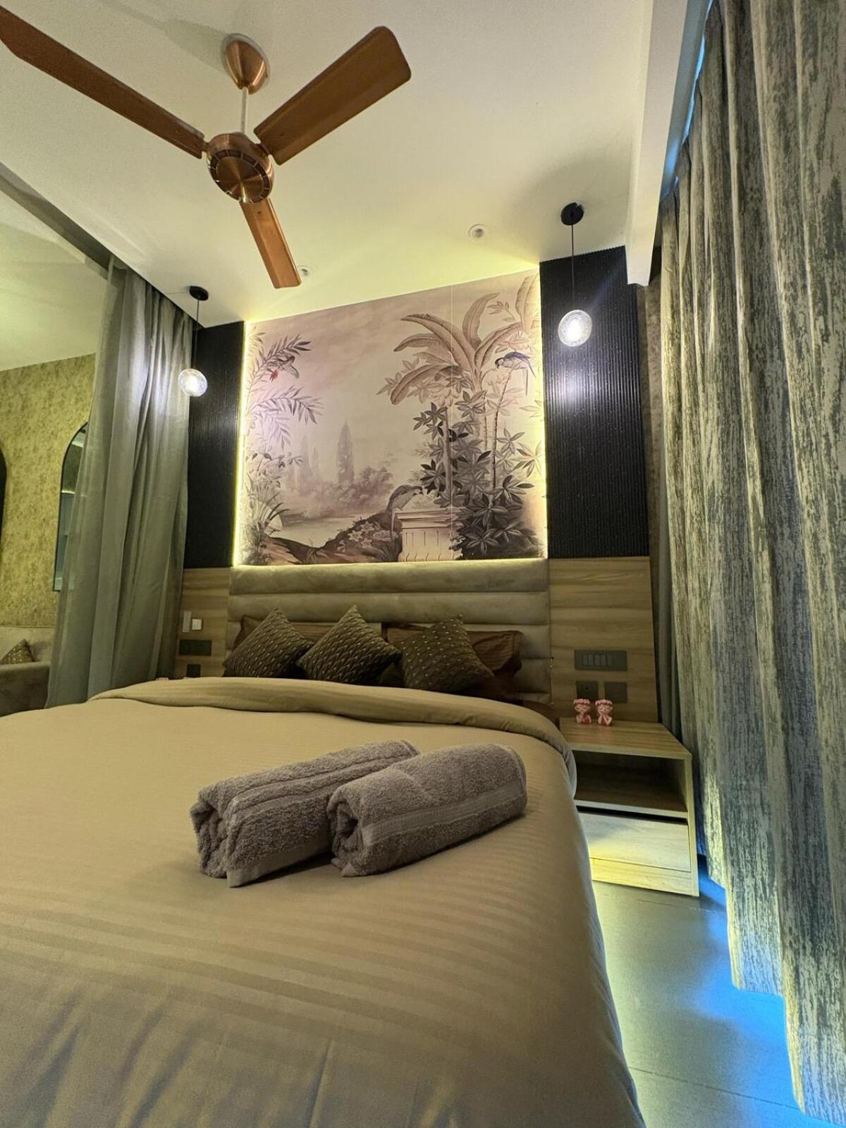 Luxe Lagoon By La Fausto Luxuria New Delhi