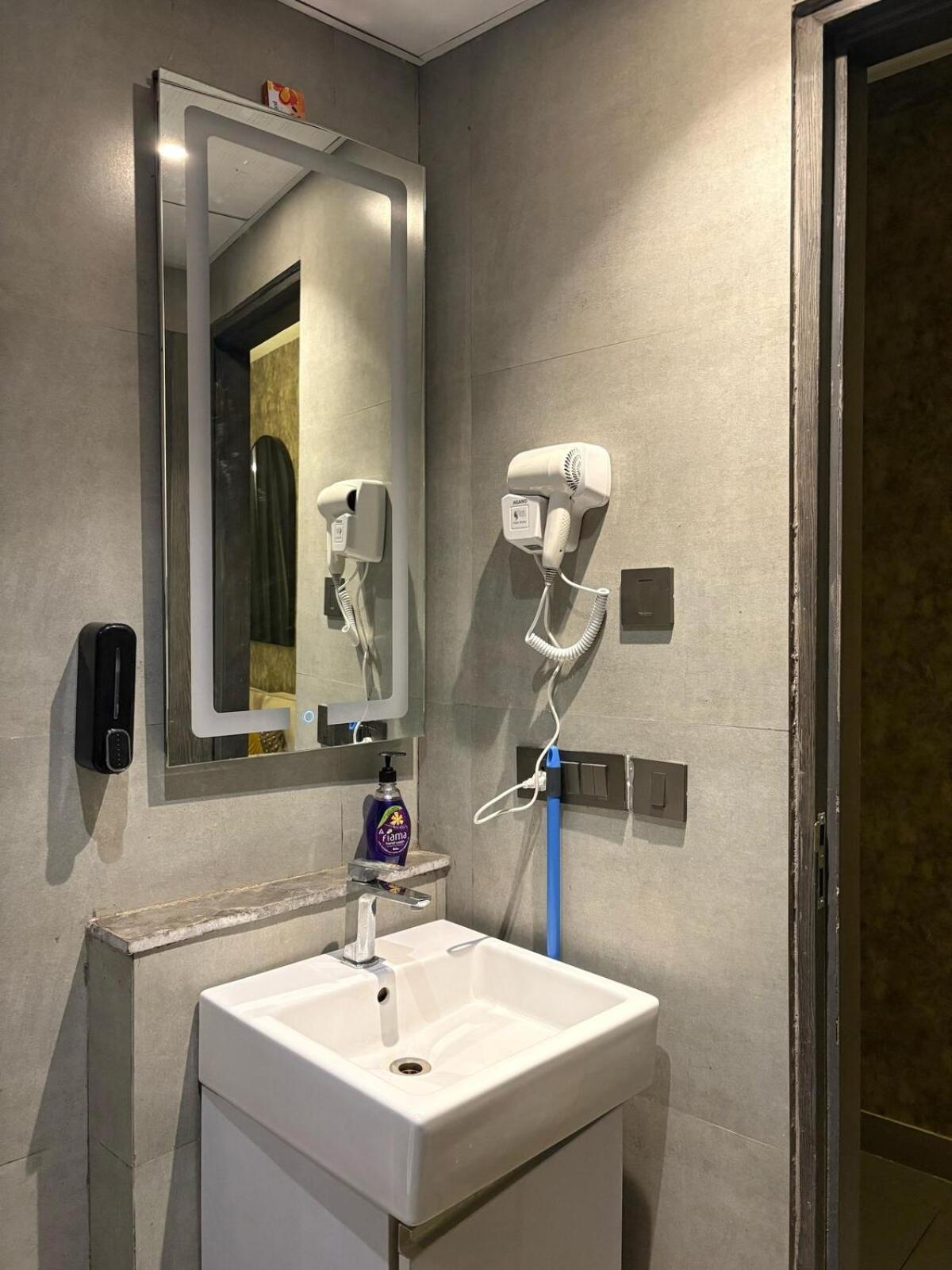 Luxe Lagoon By La Fausto Luxuria