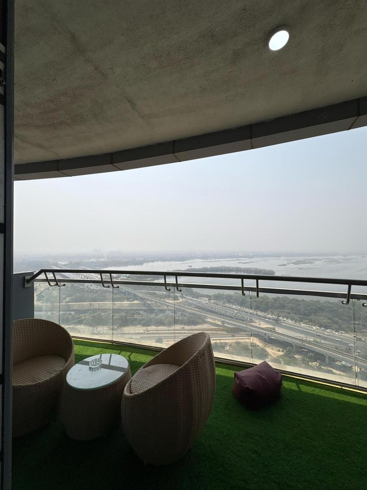 Luxe Lagoon By La Fausto Luxuria New Delhi