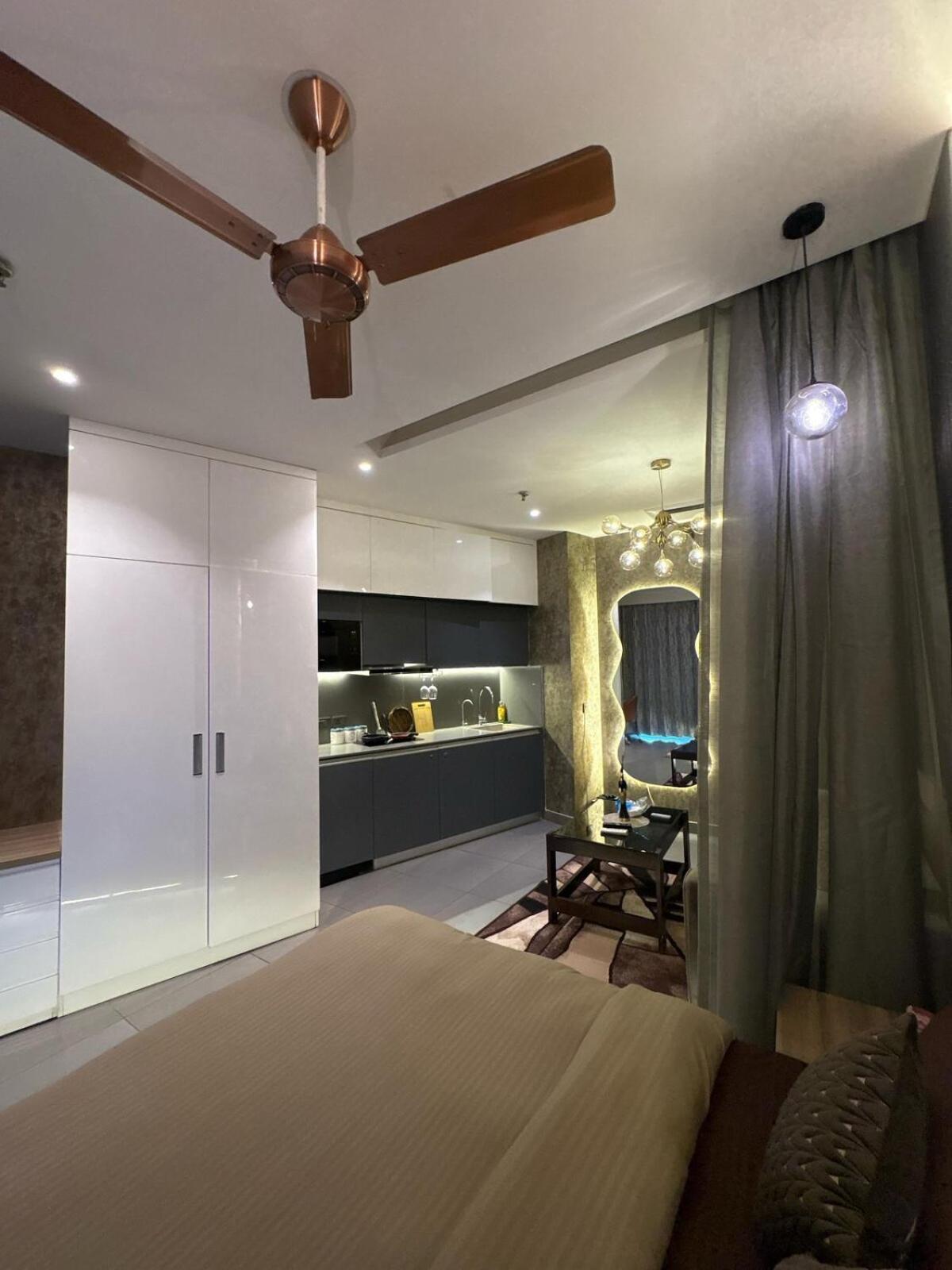 Luxe Lagoon By La Fausto Luxuria Apartment New Delhi