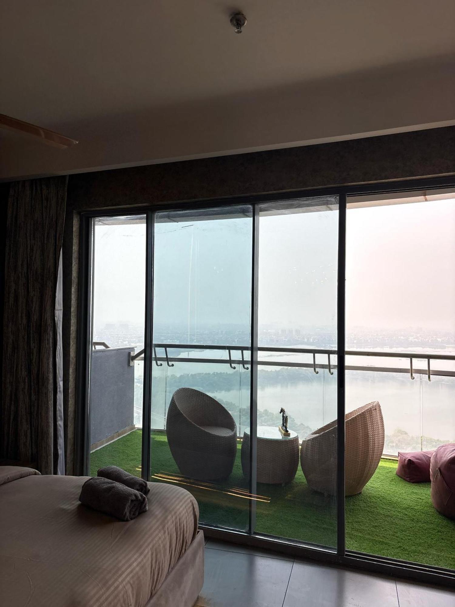 Luxe Lagoon By La Fausto Luxuria New Delhi