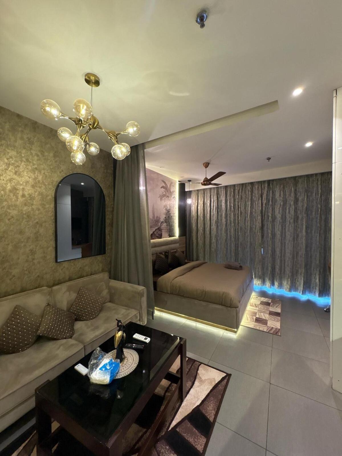 Luxe Lagoon By La Fausto Luxuria