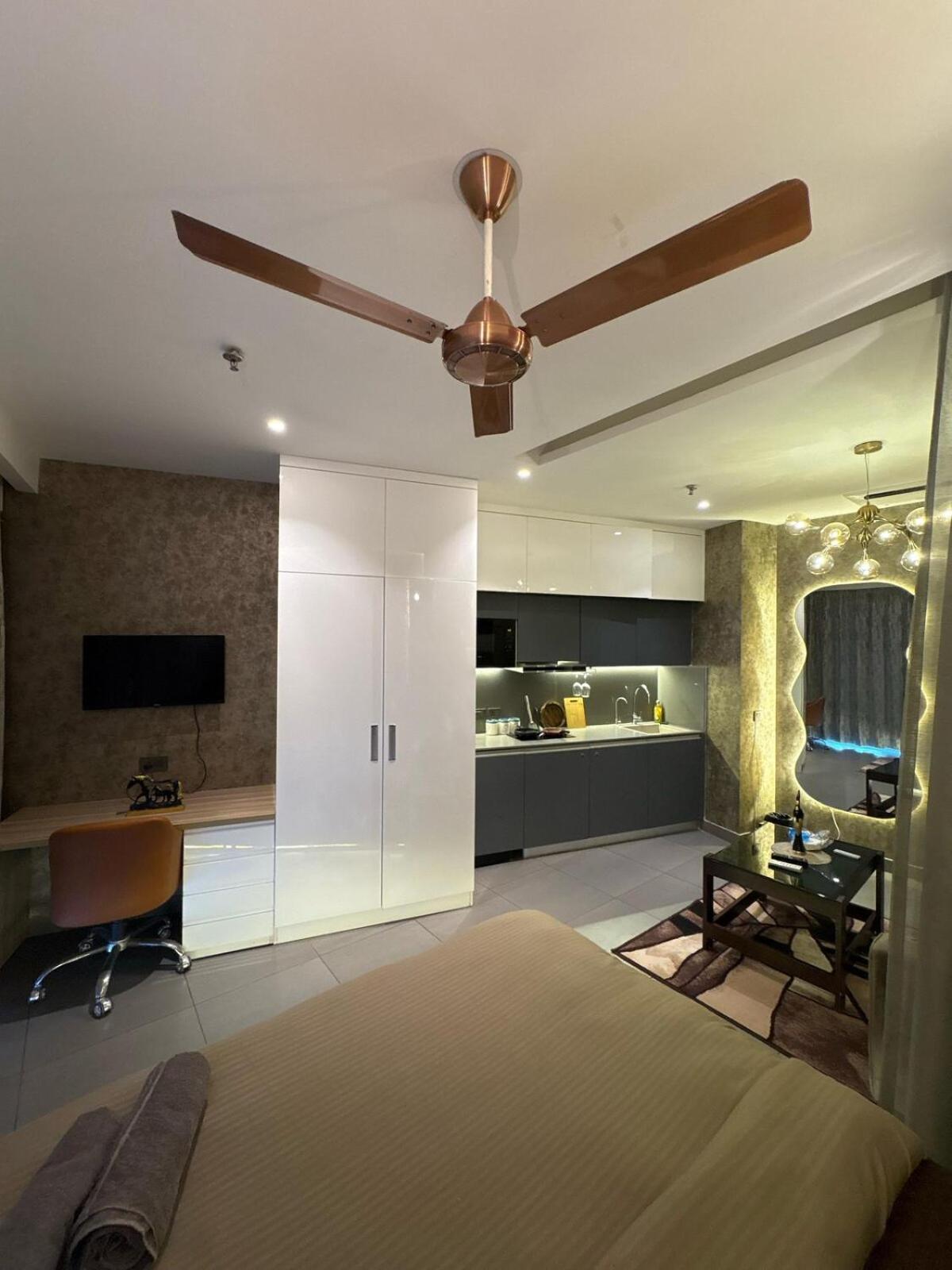 Luxe Lagoon By La Fausto Luxuria Apartment *
