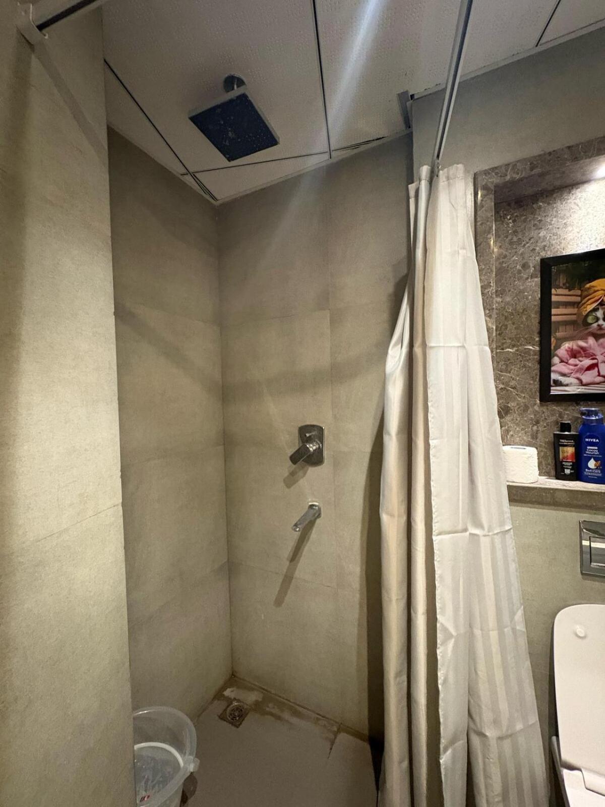 Luxe Lagoon By La Fausto Luxuria * New Delhi