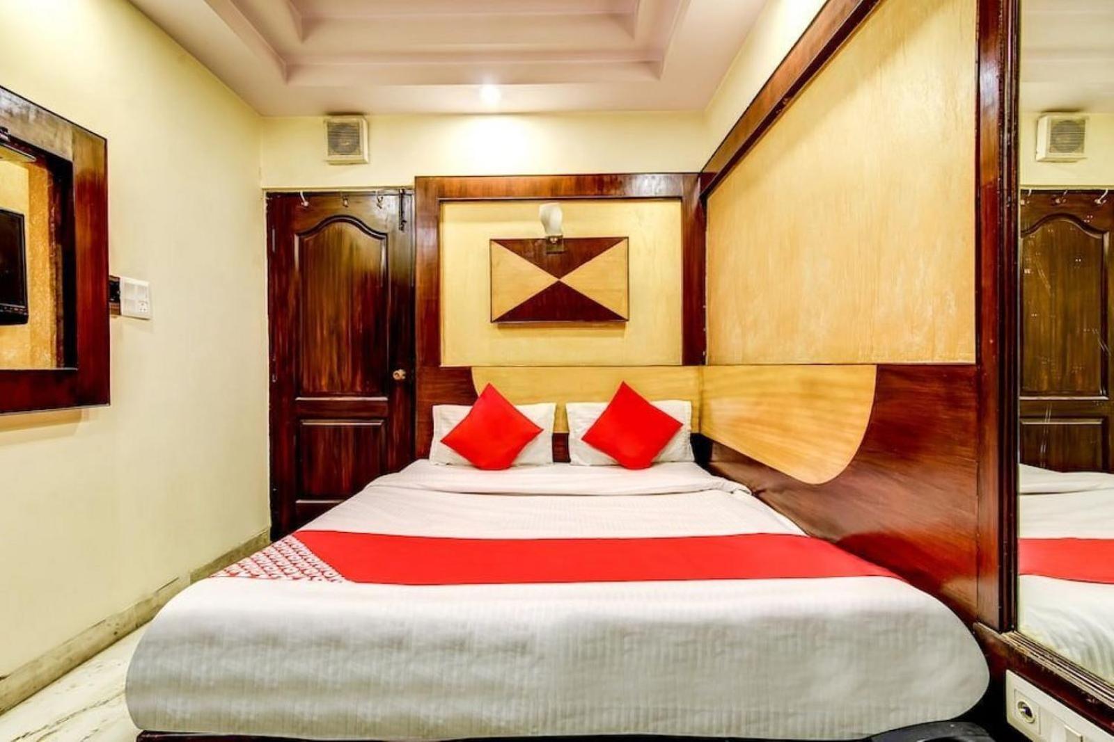 Guest house The Spot - 2 Minute Walkable Railway Station