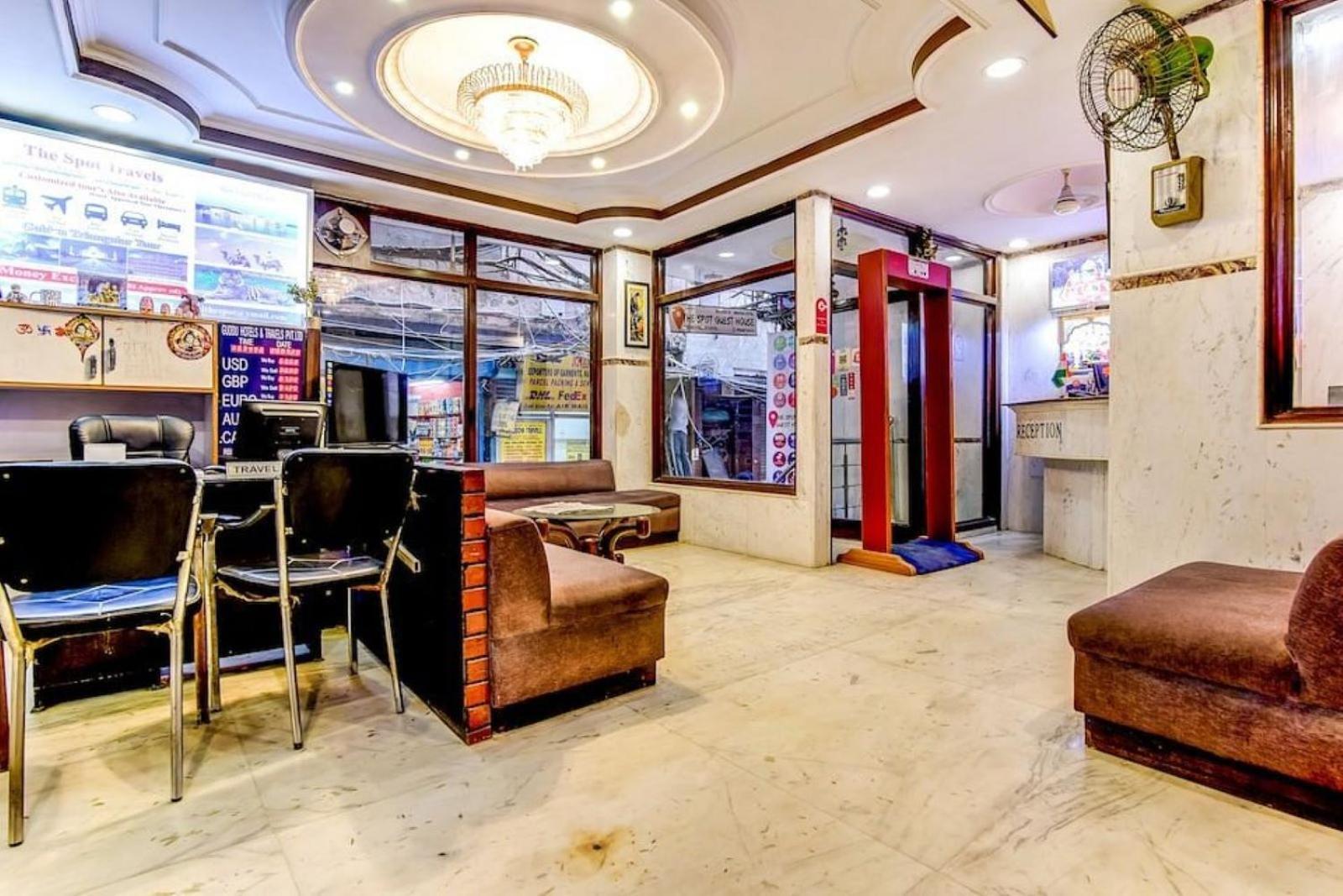 Guest house The Spot - 2 Minute Walkable Railway Station New Delhi