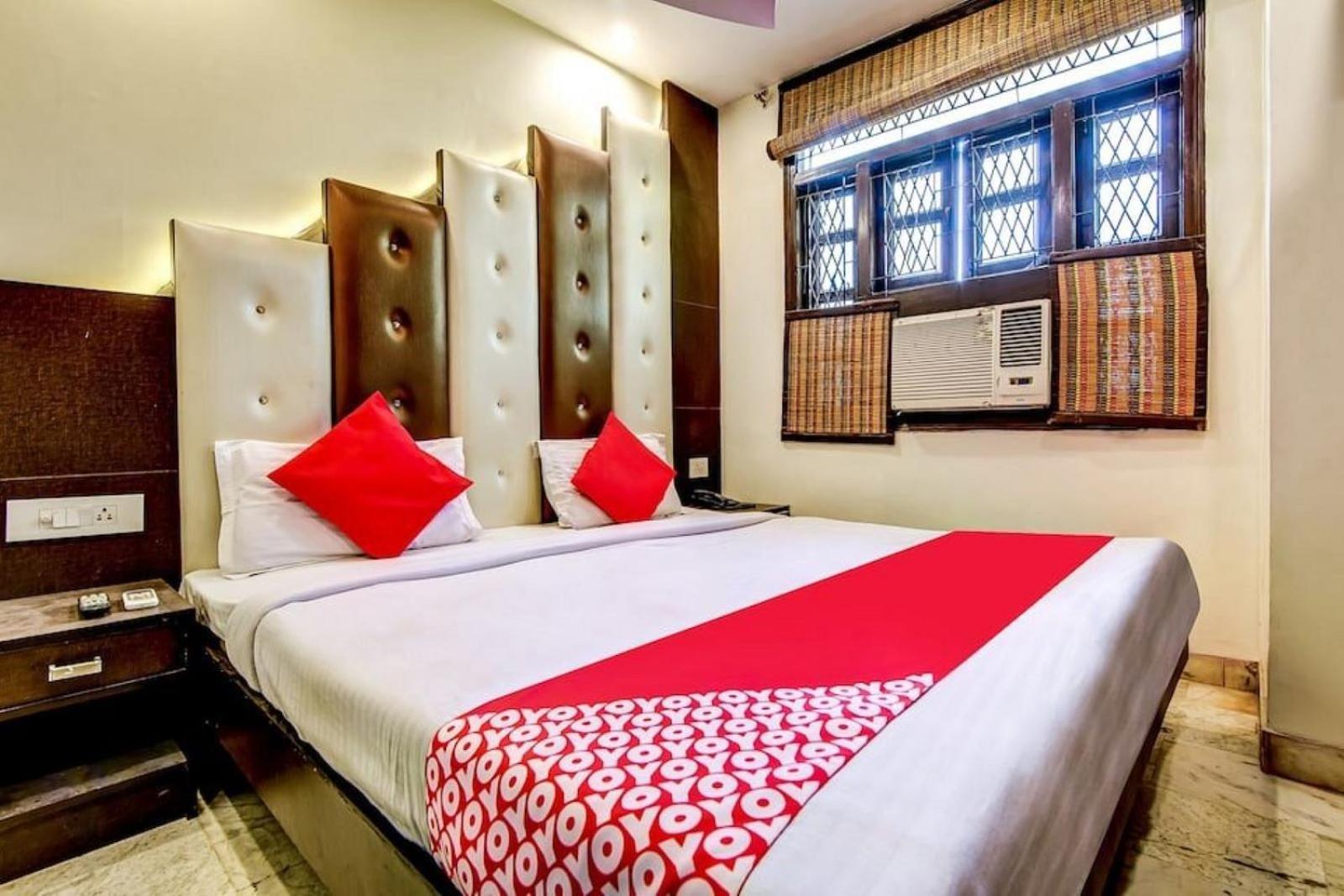 The Spot - 2 Minute Walkable Railway Station Guest house *
