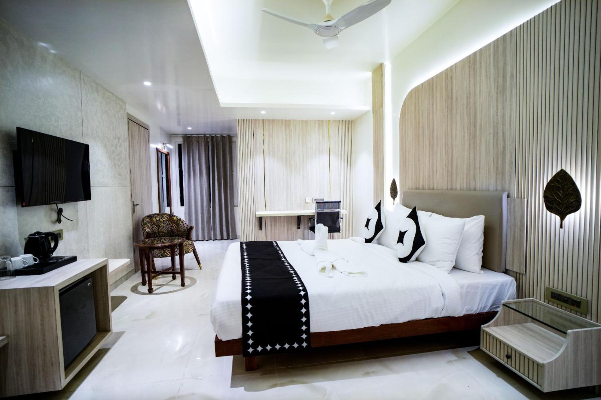 Grand Asian Plaza 4*