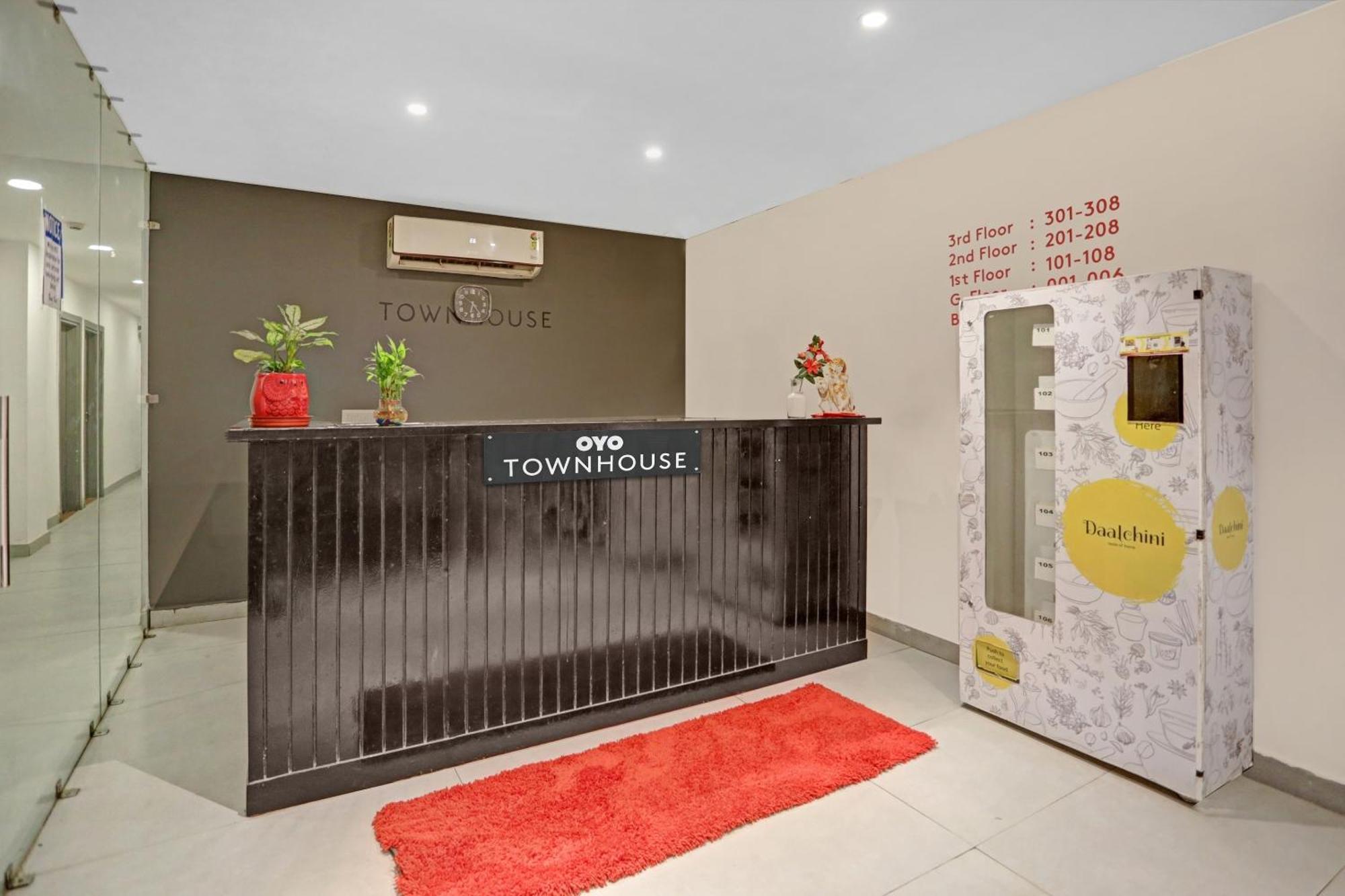 Oyo Townhouse 587 Sector 19 Hotel 4*